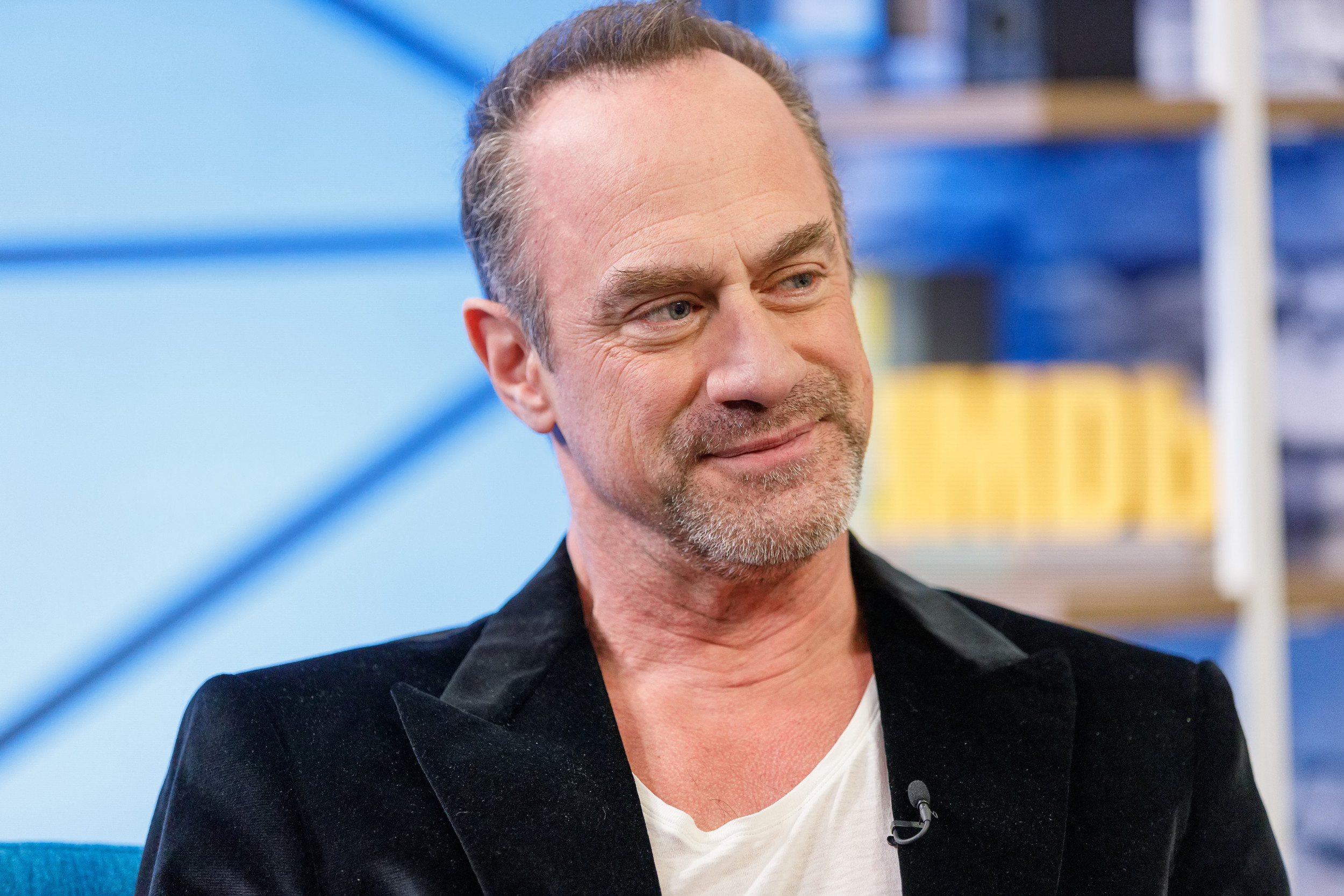 Christopher Meloni, Audacious photoshoots, Internet-breaking moments, Social media buzz, 2500x1670 HD Desktop