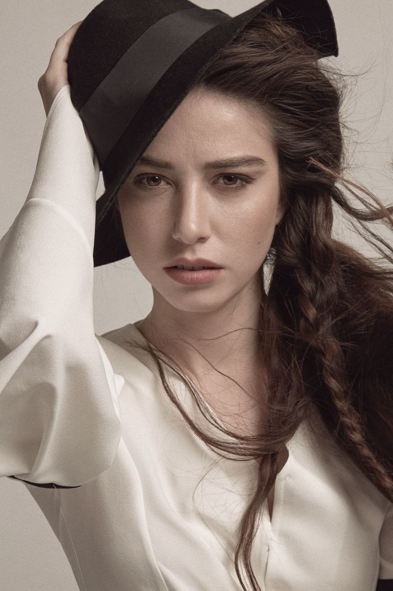 Ozge Gurel, Beautiful female celebrities, Turkish beauty, Captivating presence, 1340x2000 HD Phone