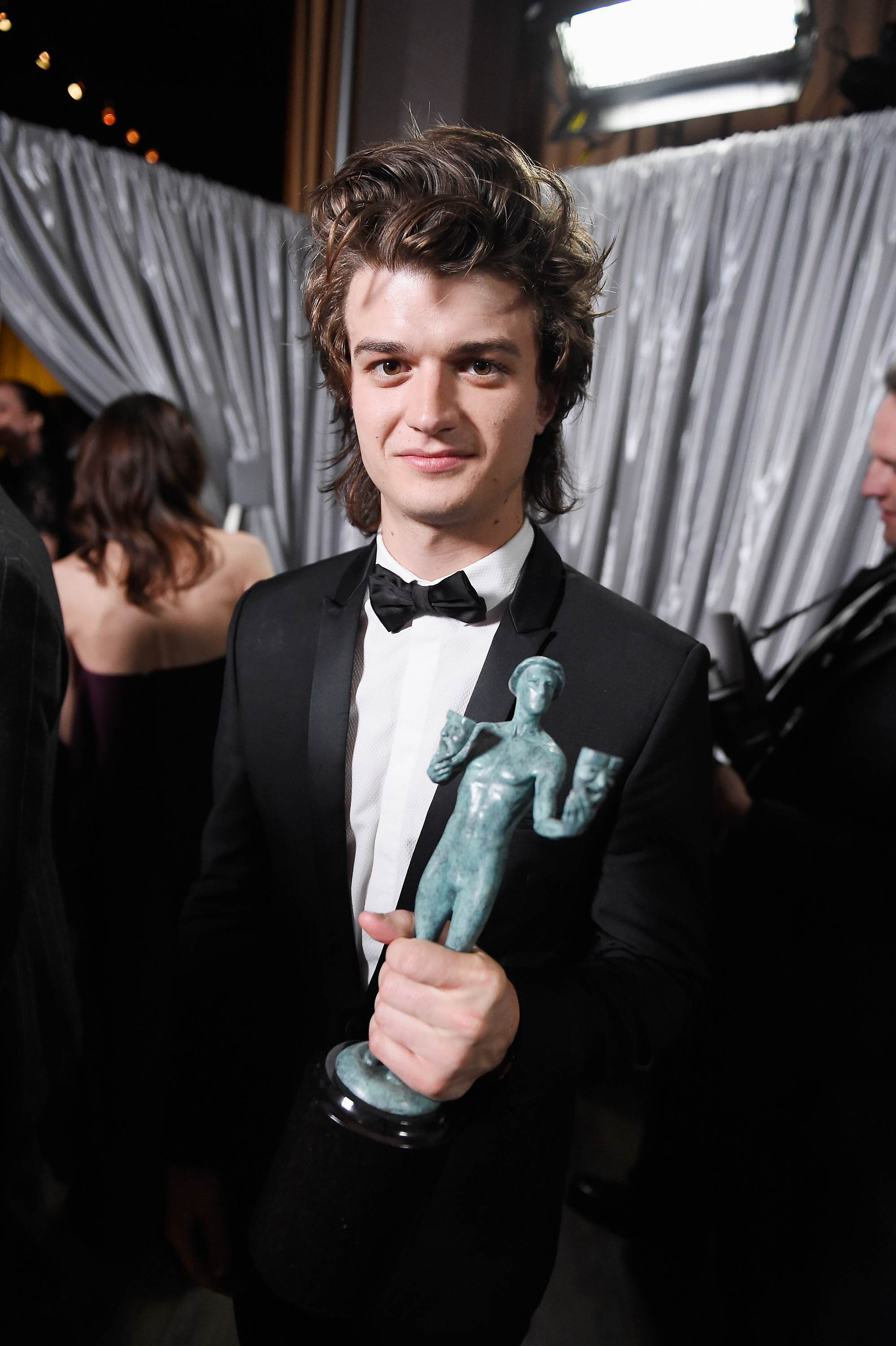 Joe Keery, SAG awards, Winona Ryder, Boston Globe interview, 2000x3000 HD Phone