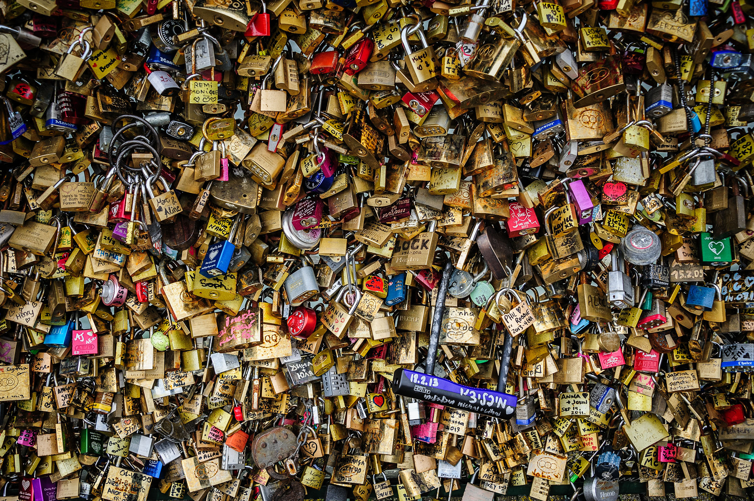 Lover's Bridge, Paris, Pont des Arts, Love locks photography, 2400x1600 HD Desktop