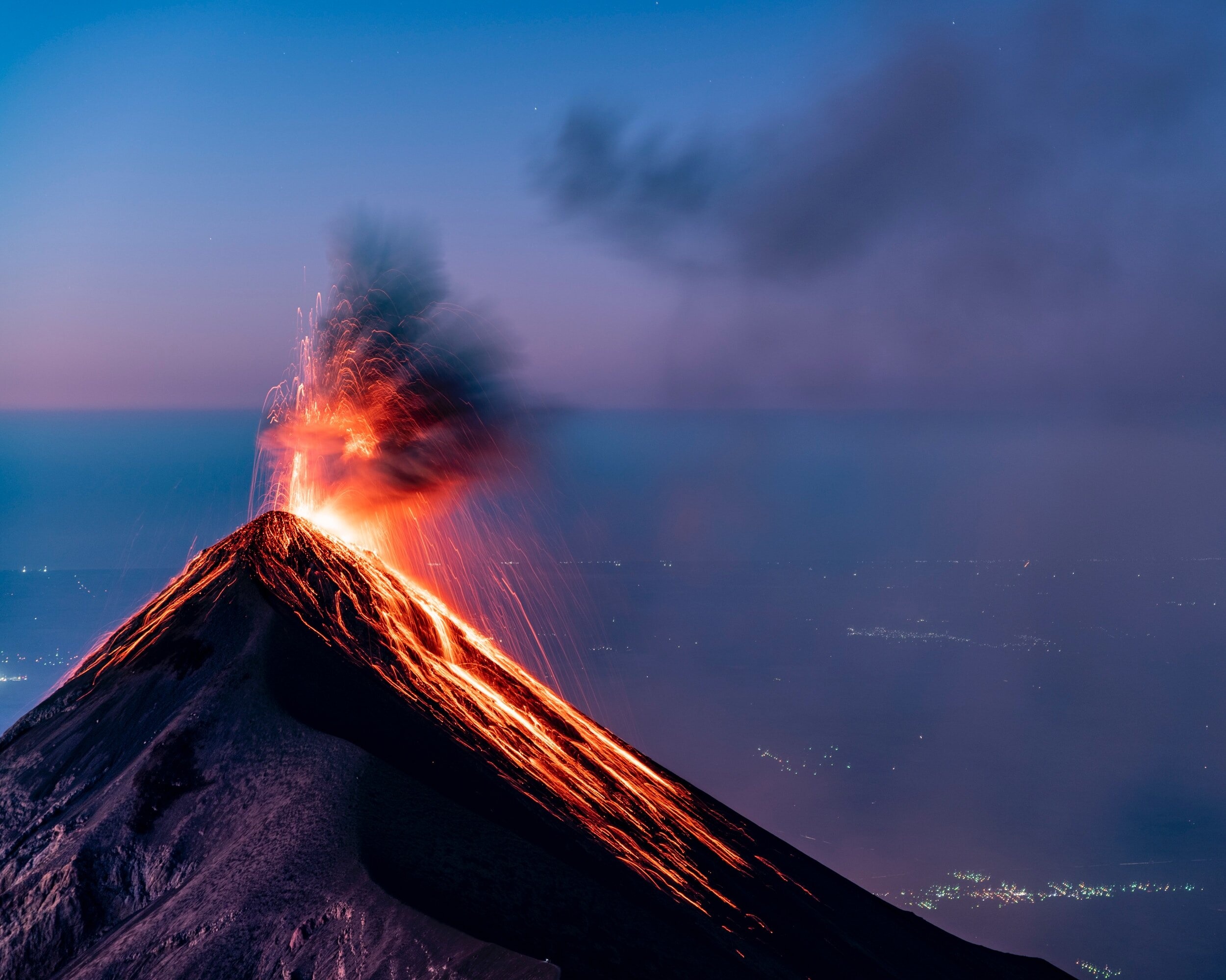 Shock waves, Outflow gases, Volcano lightning, Natural phenomena, 2500x2000 HD Desktop