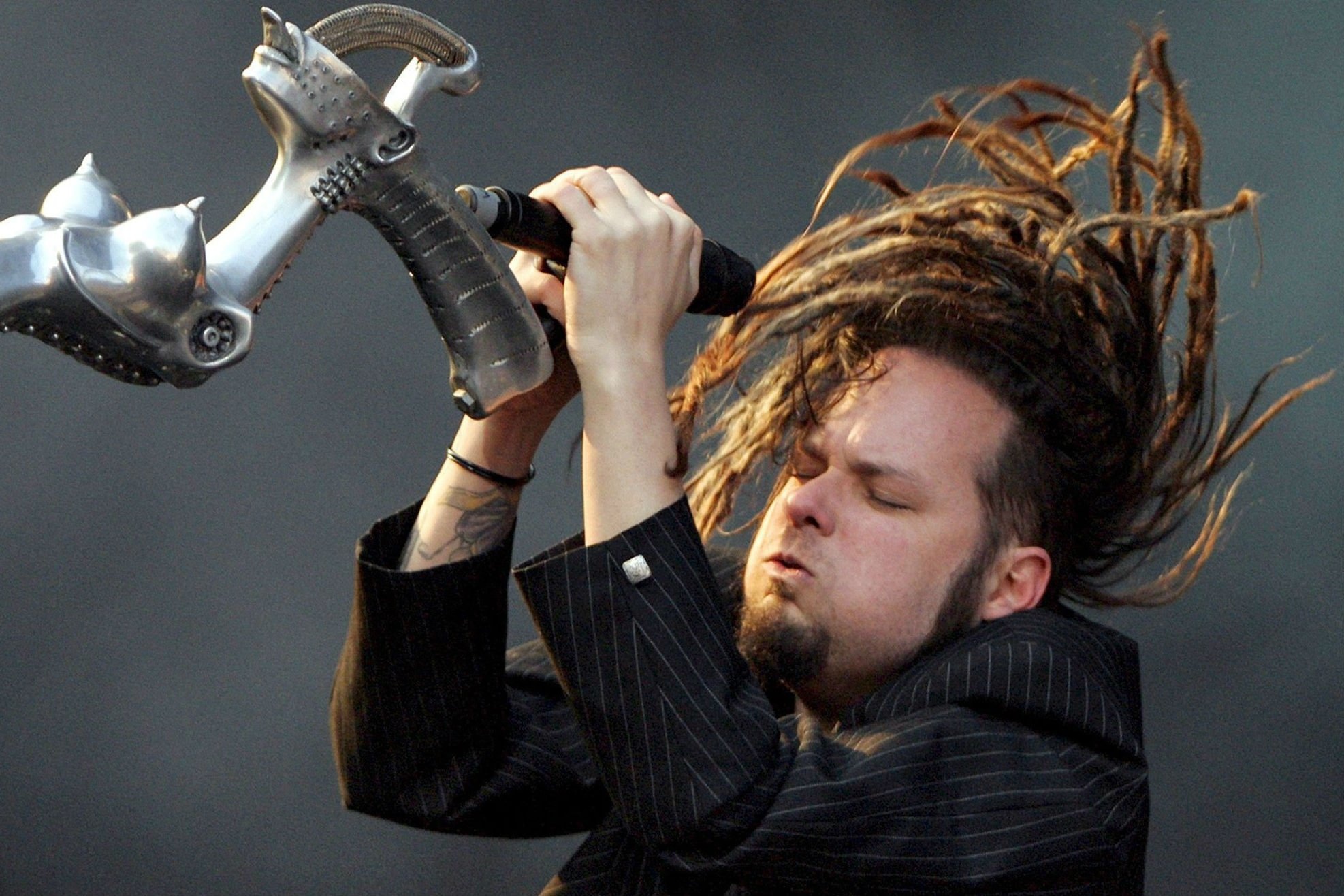 Korn concert singer, Heavy rock performance, Captivating wallpaper, Music fan, 1980x1320 HD Desktop