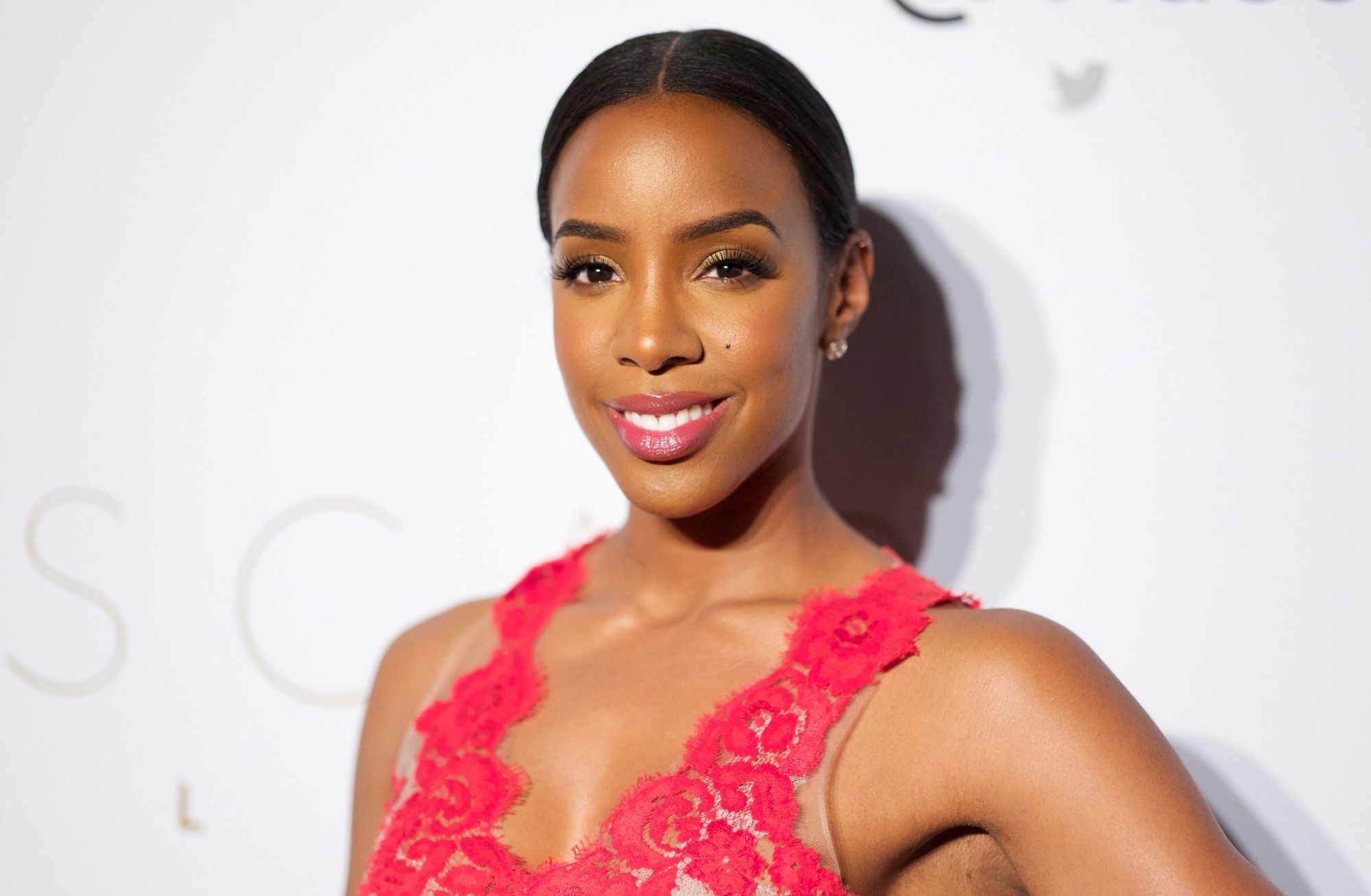 Kelly Rowland, Makeup line launch, Darker skin tones, Inclusivity, 2000x1310 HD Desktop