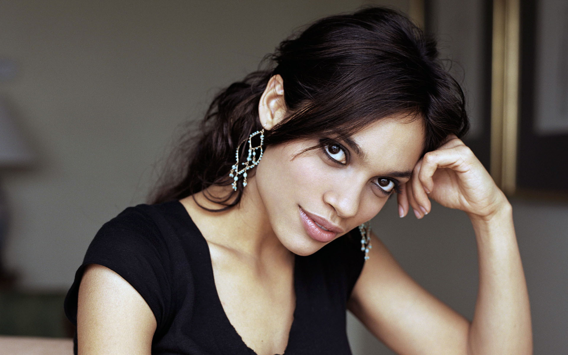 Rosario Dawson, Sexy wallpapers, Sensual allure, Sultry actress, 1920x1200 HD Desktop