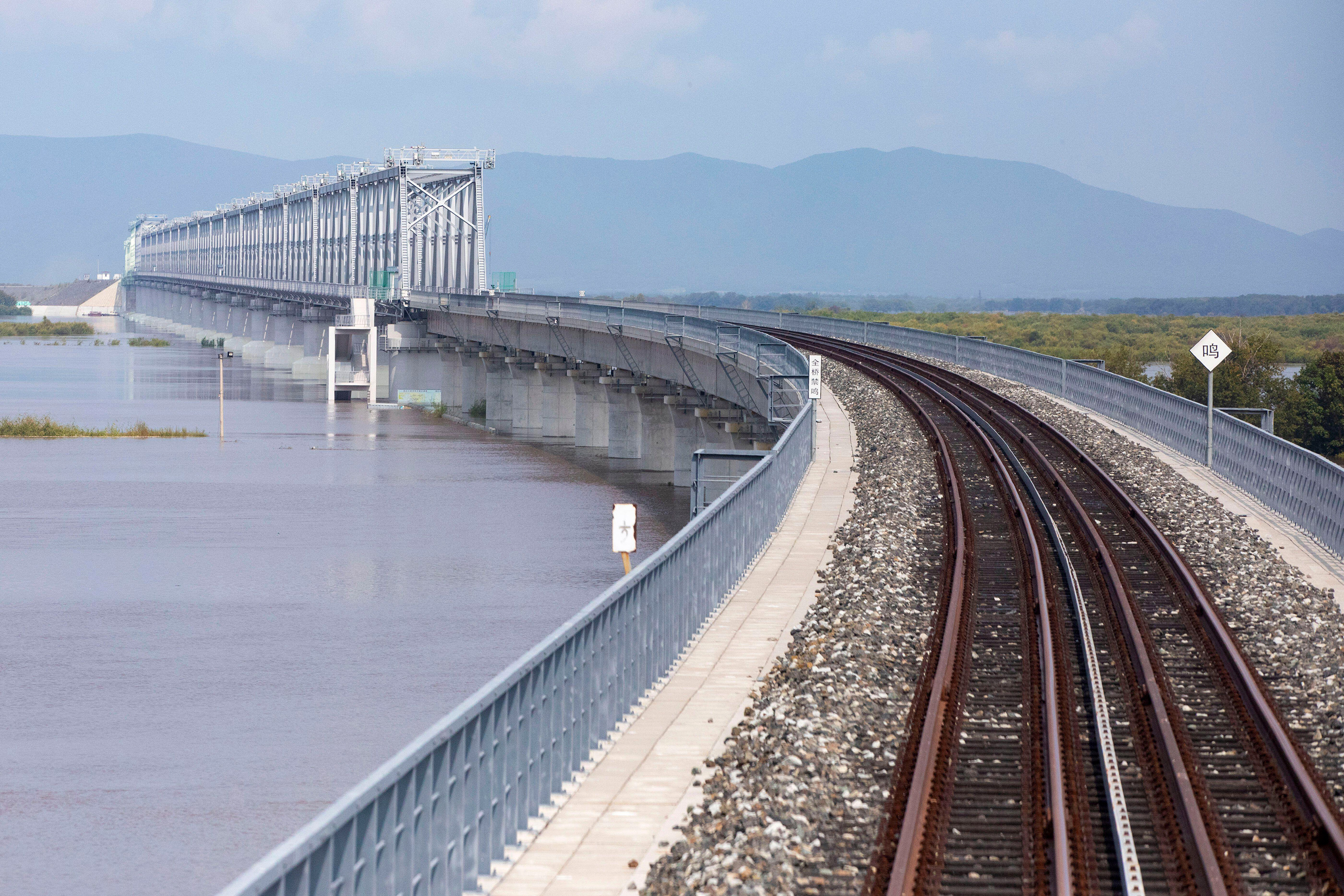 The Amur River, China-Russia bridge, Transboundary waterway, Majestic view, 3000x2000 HD Desktop