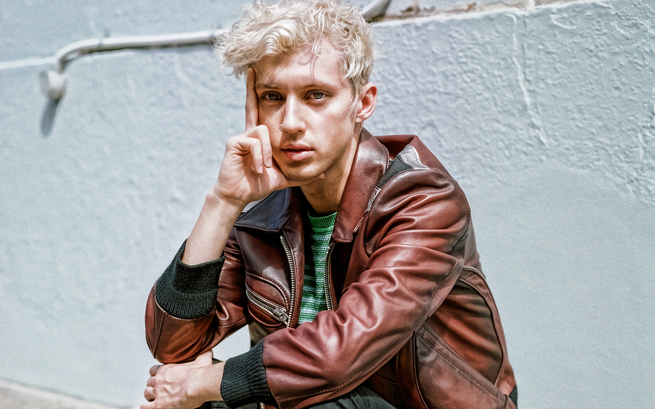 Troye Sivan, HD wallpaper image, Serene expression, Iconic profile, 2560x1600 HD Desktop