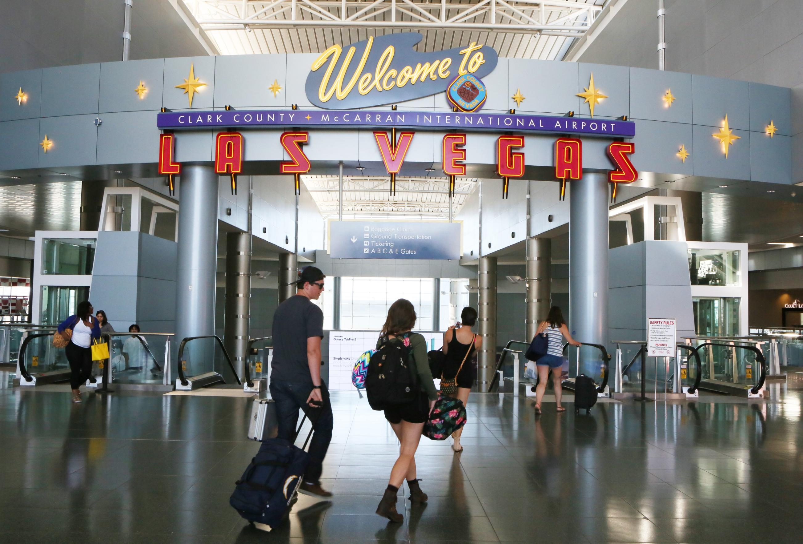 Mccarran Airport in Las Vegas, PPE vending machines, CNN Travel, 2610x1770 HD Desktop