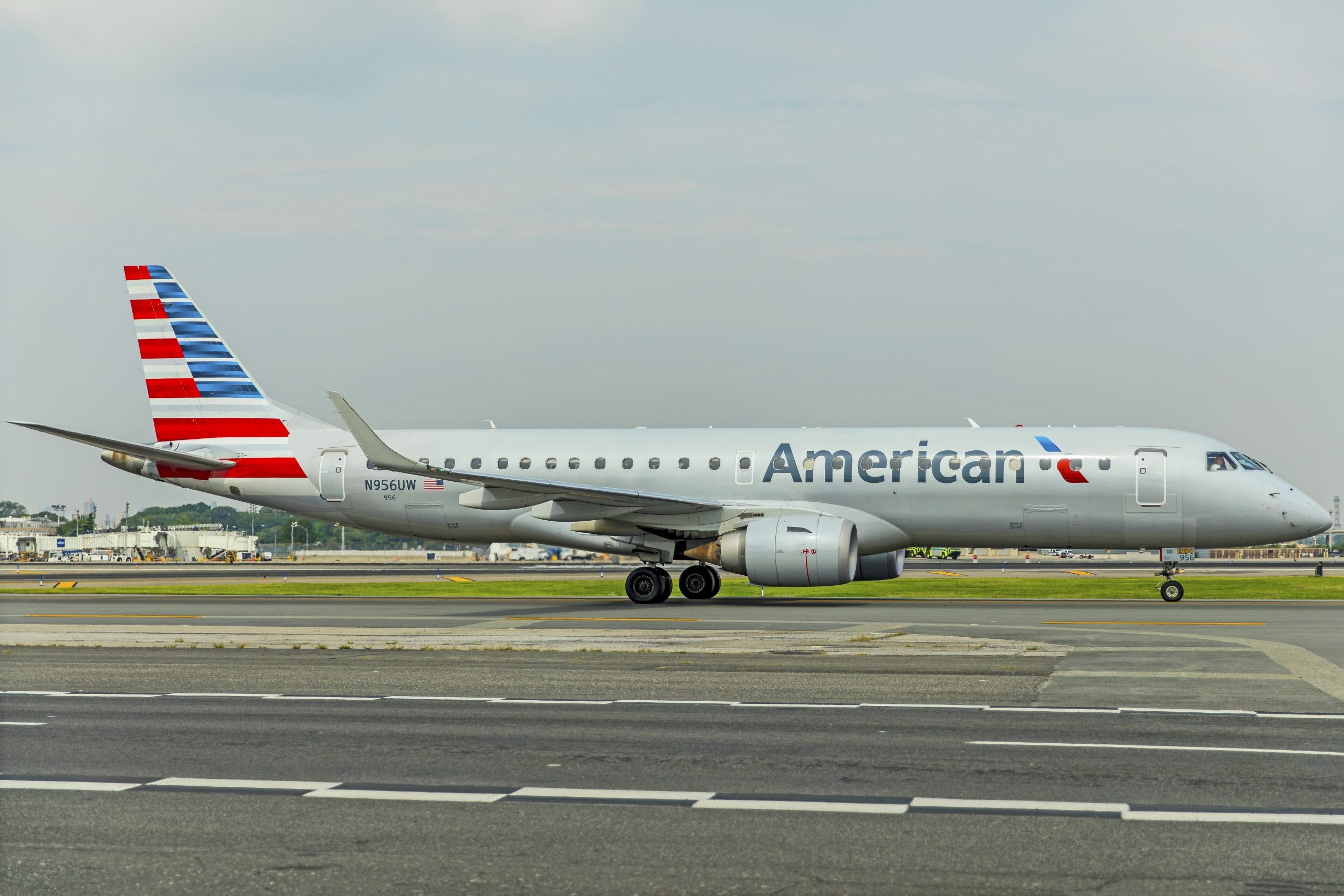 Embraer 190, Travels, Fading presence, North America, 2560x1710 HD Desktop