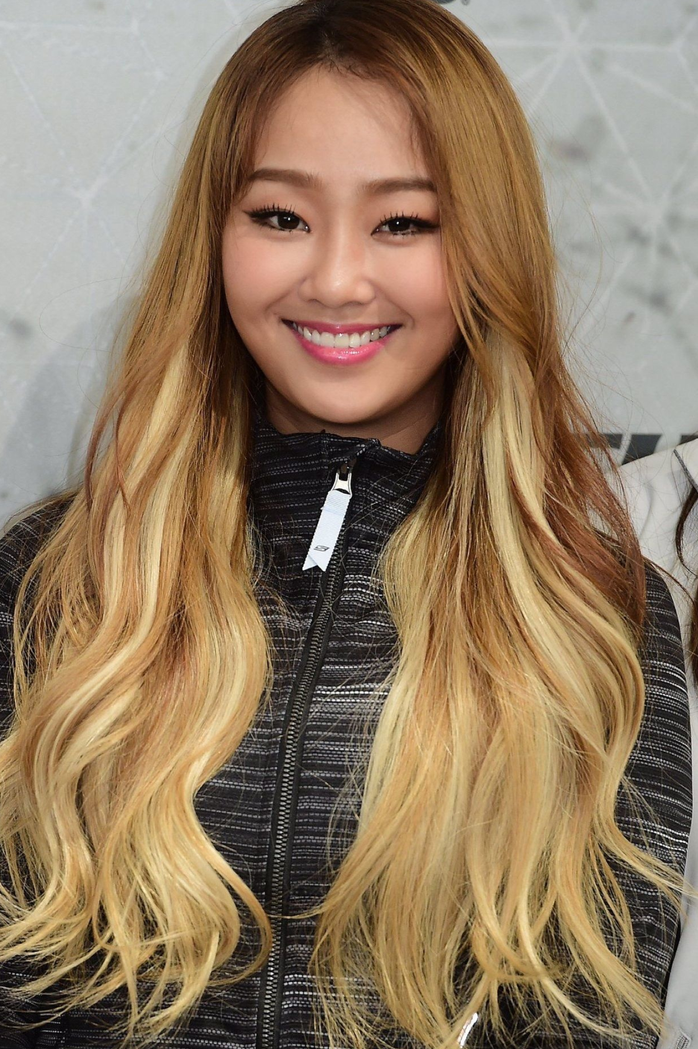 Hyolyn K-pop star, Beautiful idol, SISTAR member, Asian music scene, 1370x2050 HD Phone