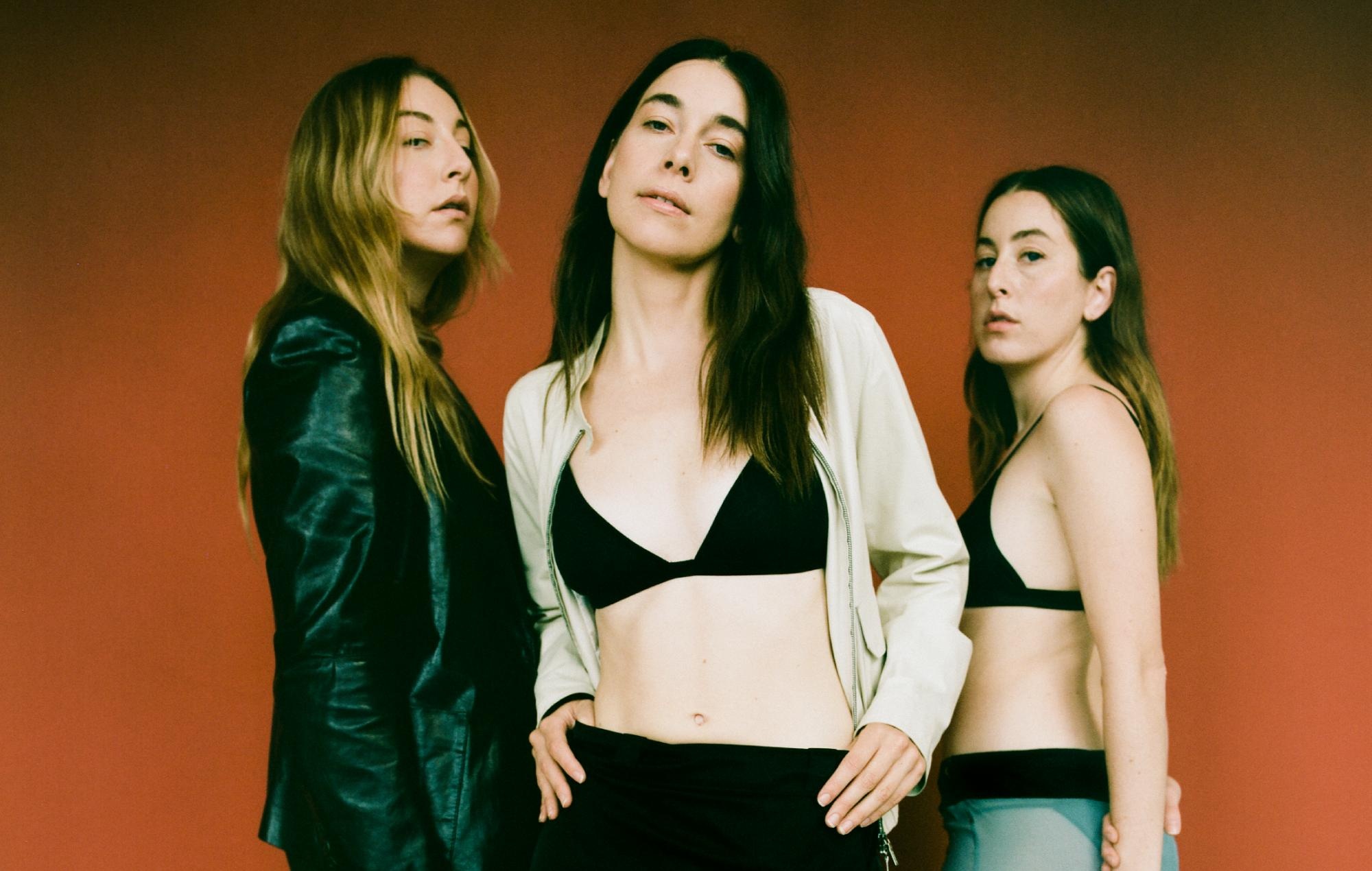 HAIM Band, NME Radio Roundup, March 2022, 2000x1270 HD Desktop