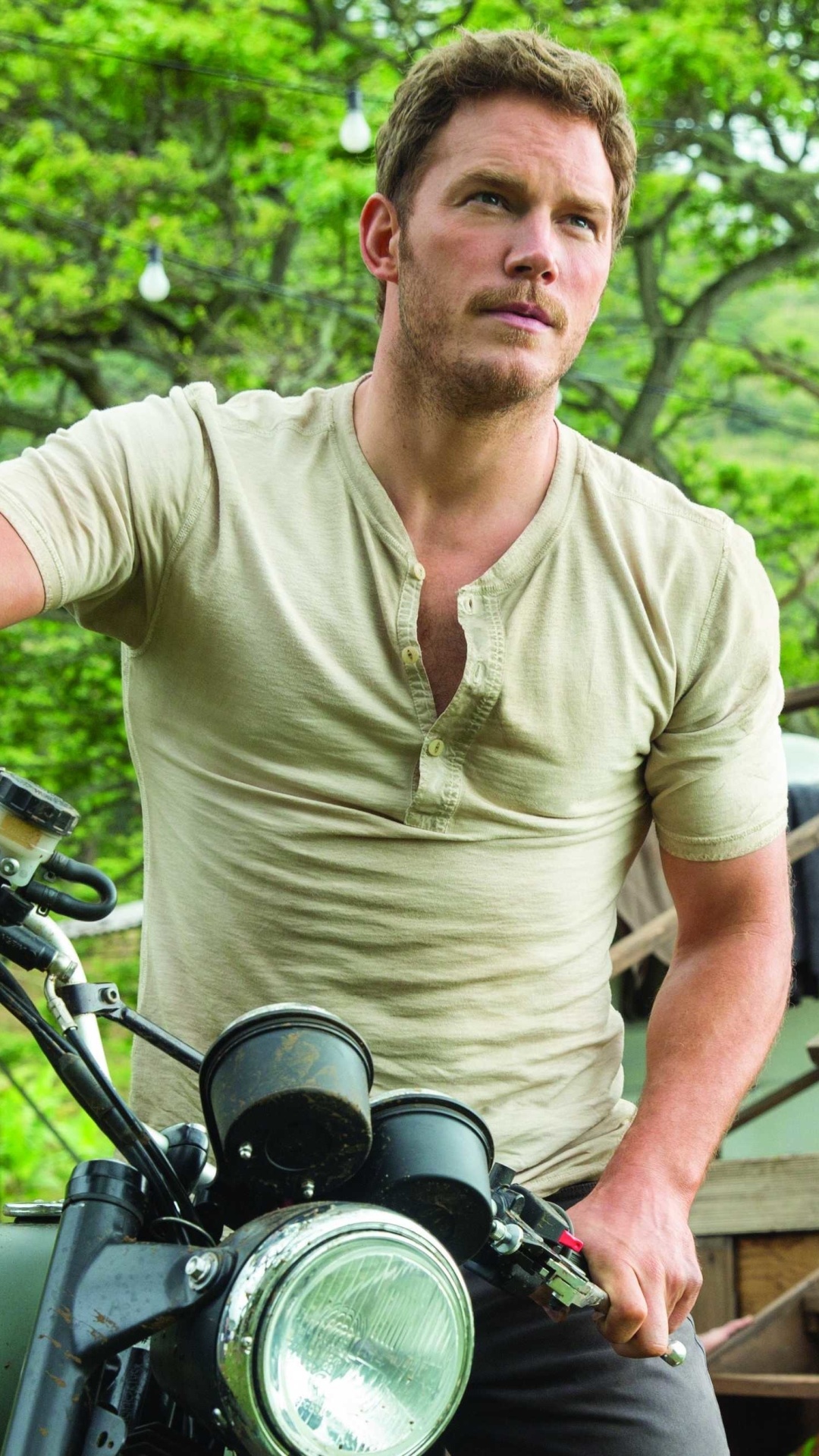 Chris Pratt, Jurassic World movie, Dinosaur adventure, Thrilling experience, 1080x1920 Full HD Phone