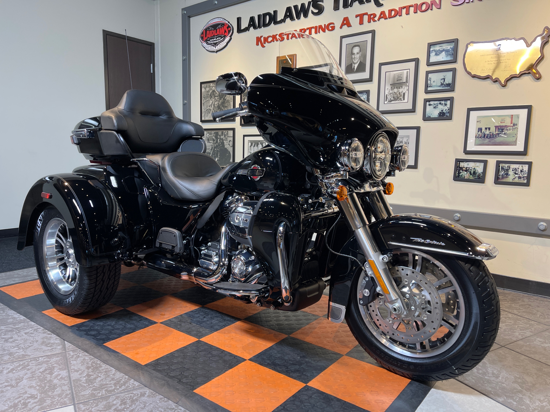 Harley-Davidson Tri Glide Ultra, 2022 model, Vivid black color, Baldwin Park dealership, 1920x1440 HD Desktop