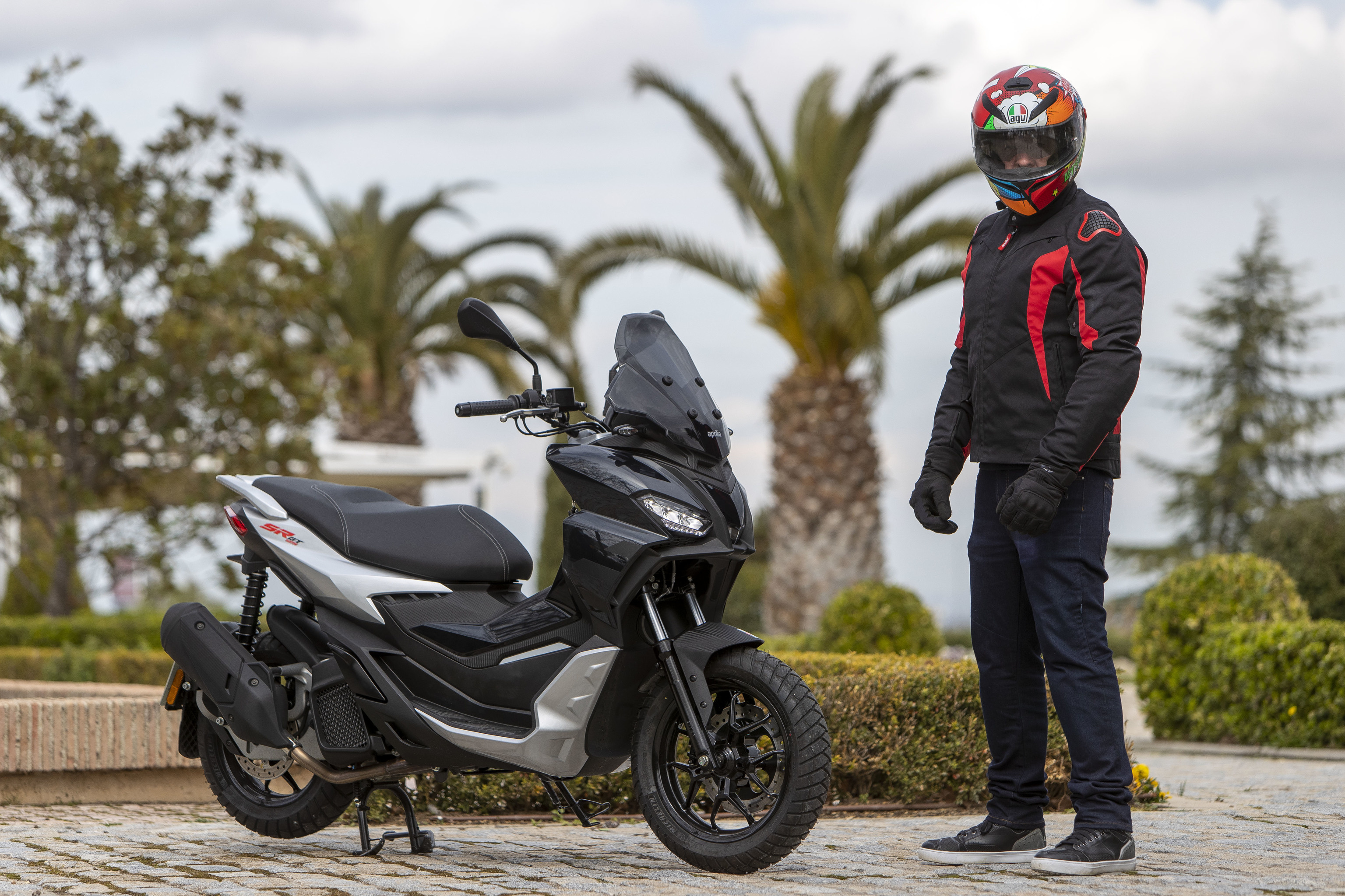 Aprilia SR-GT, Serious style, 125cc motor, Molar potential, 3080x2050 HD Desktop