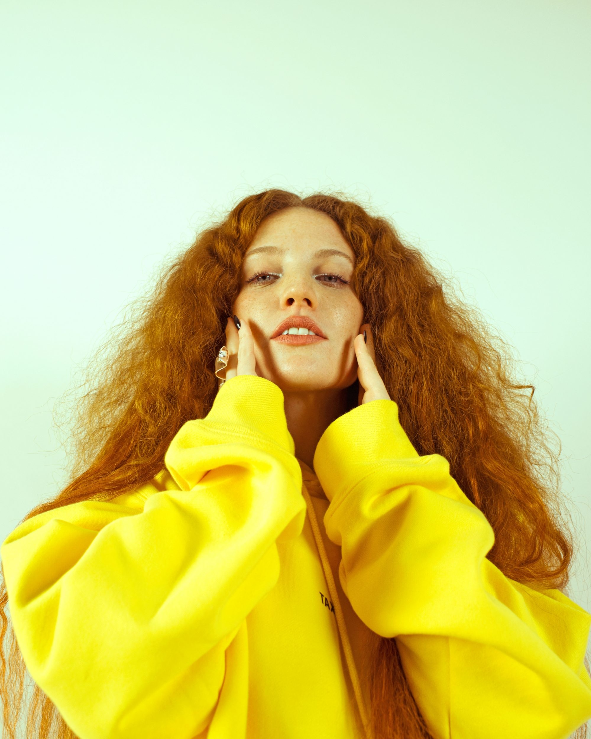 Jess Glynne's 2000x2500