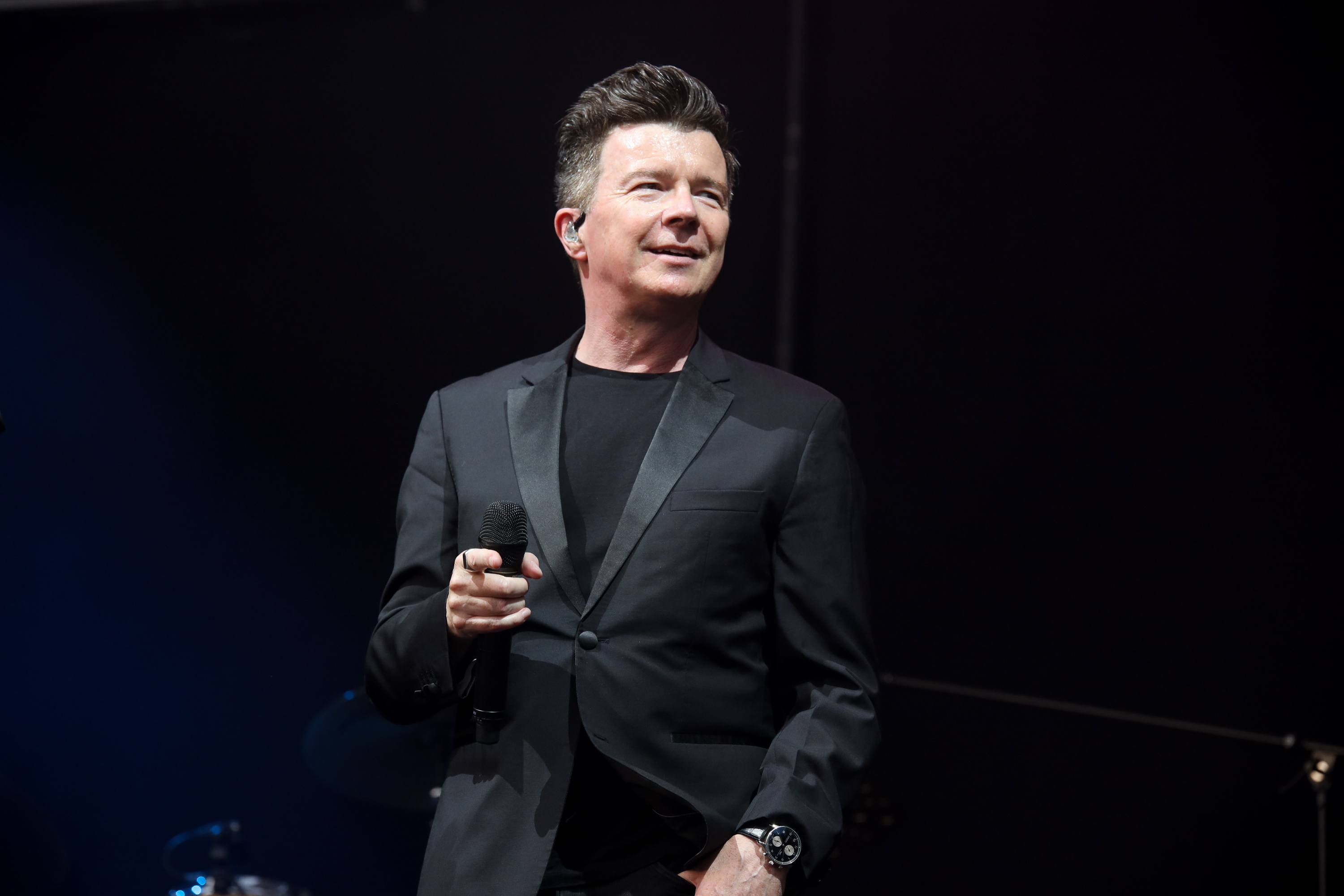 Rick Astley, Next James Bond theme petition, Music fans' request, Iconic singer, 3000x2000 HD Desktop