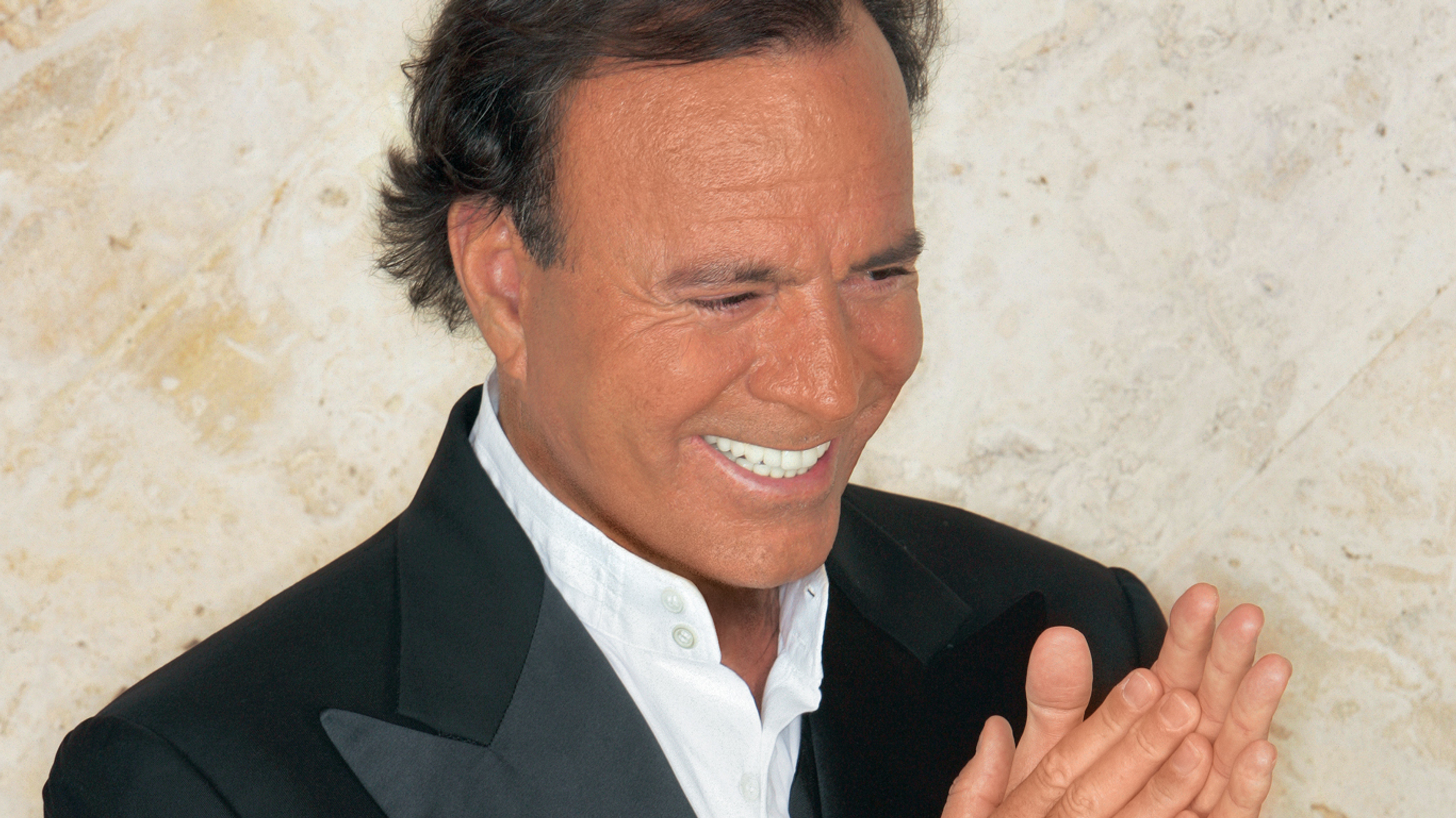 Julio Iglesias, Music artist, 3840x2160 4K Desktop