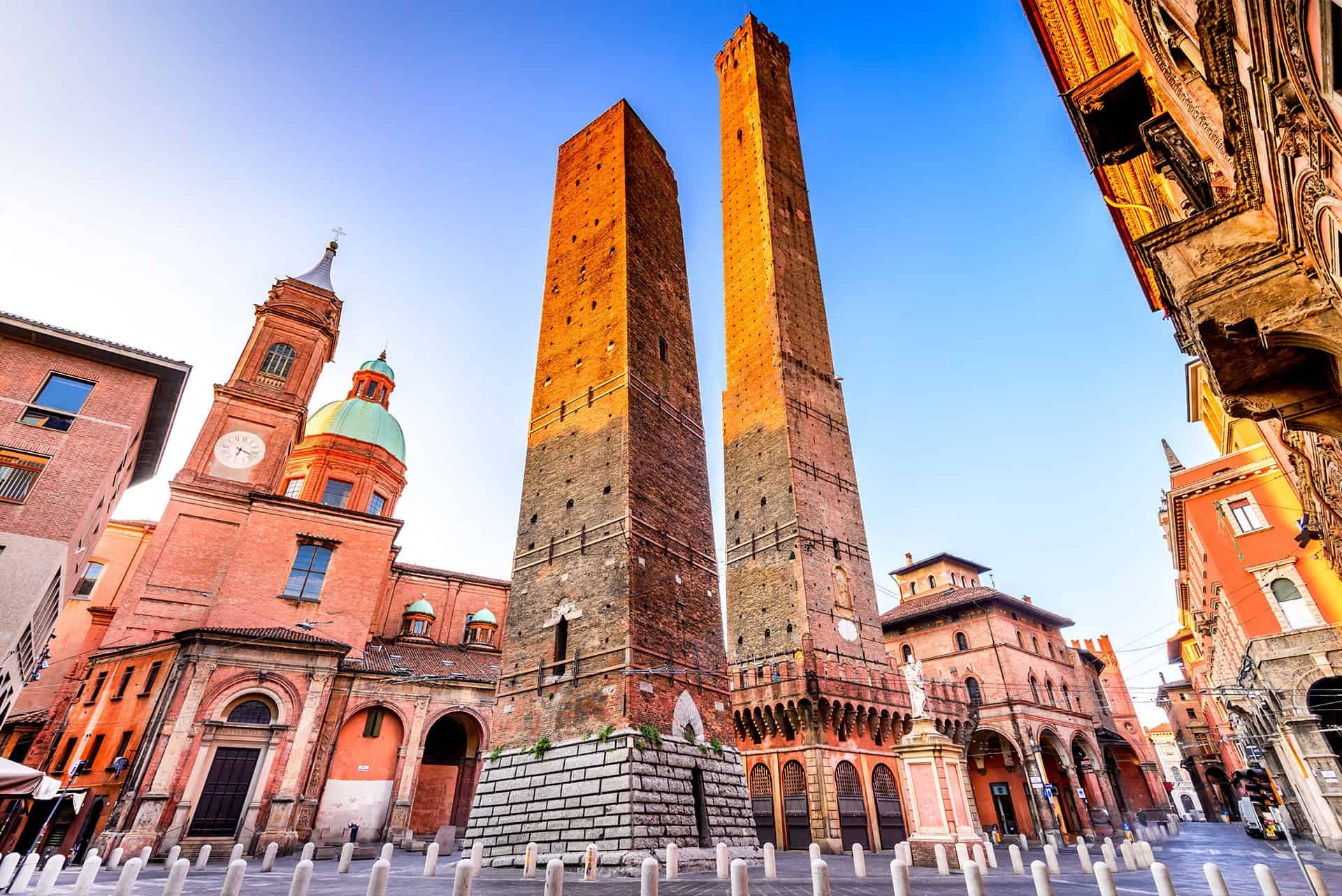 The Two Towers, Bologna Wallpaper, 1920x1290 HD Desktop