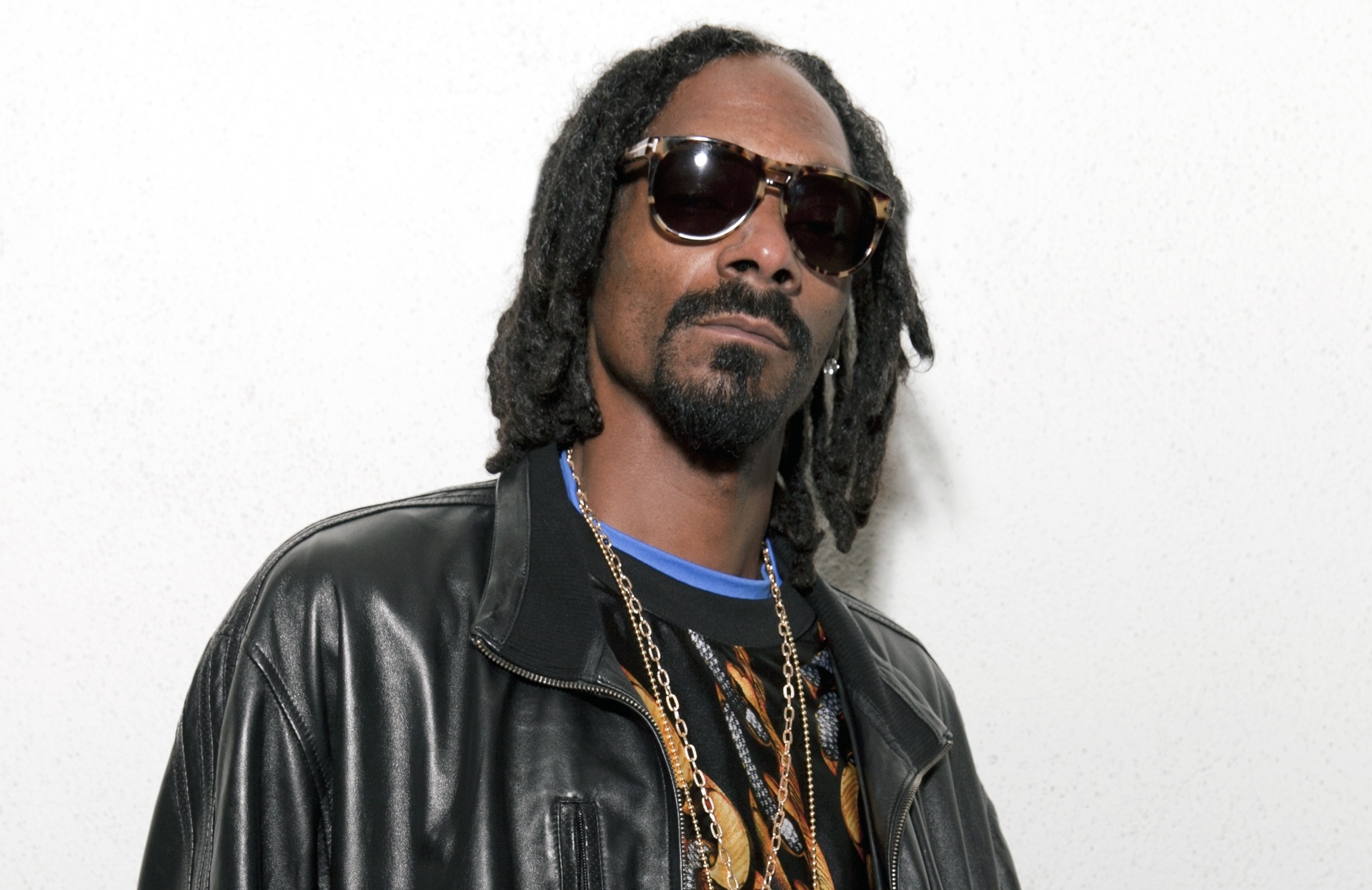 Snoop Dogg, Celebrity wallpaper, Captivating image, Star power, 1920x1250 HD Desktop