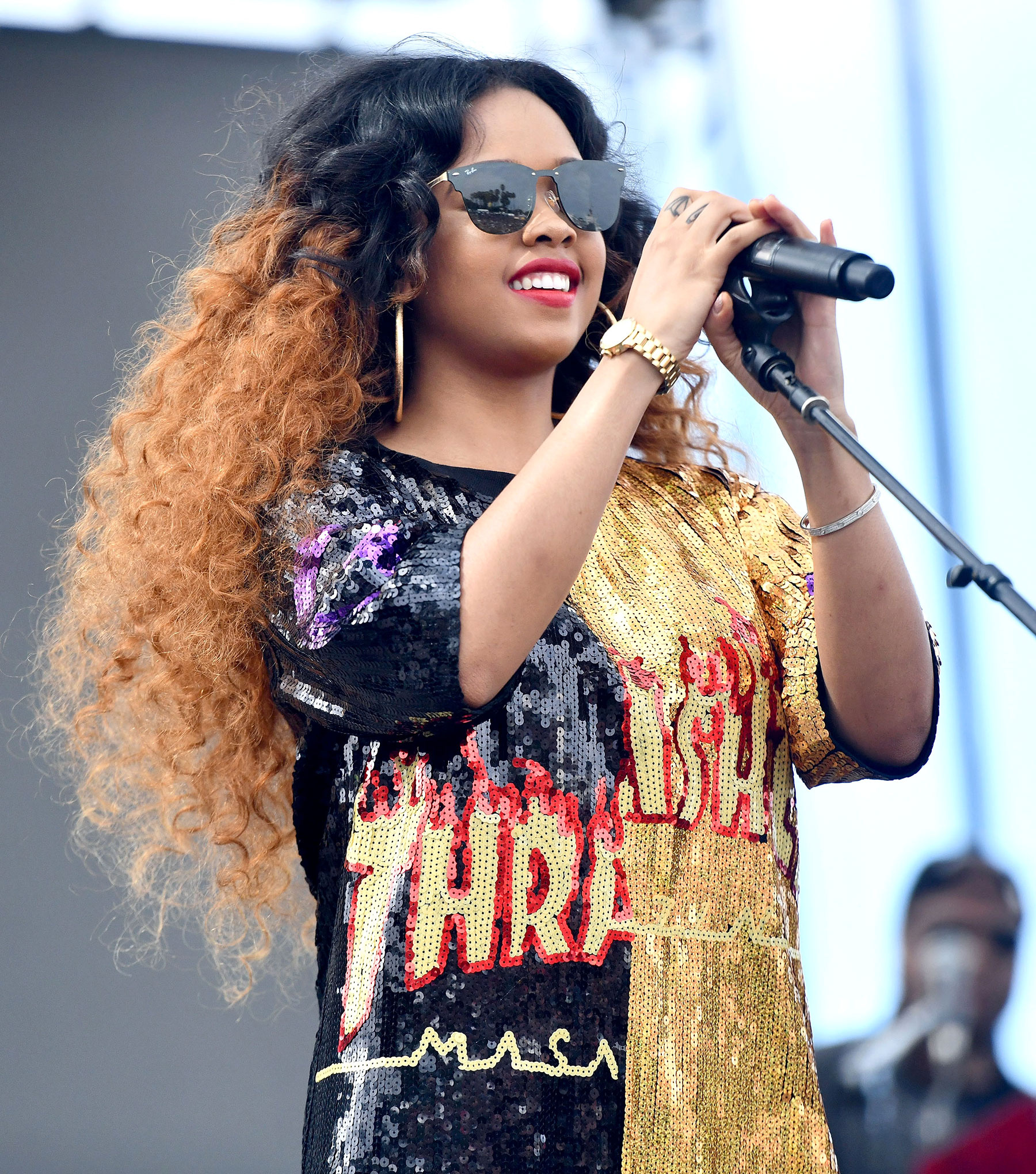 Smokin Grooves Festival, H.E.R. Wallpaper, 1800x2040 HD Phone