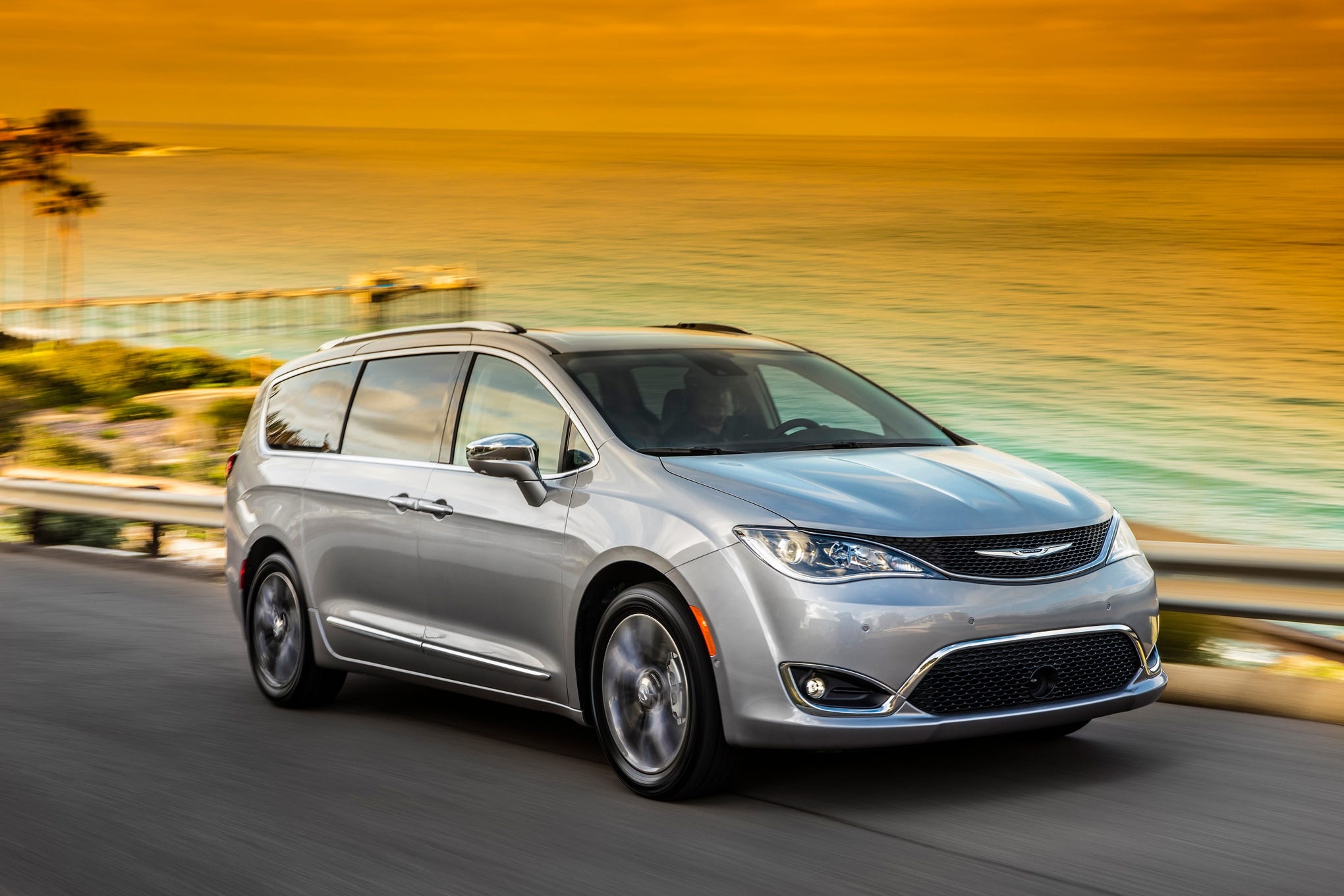 Chrysler Pacifica, Test drive, 2017 Chrysler Pacifica, 2040x1360 HD Desktop