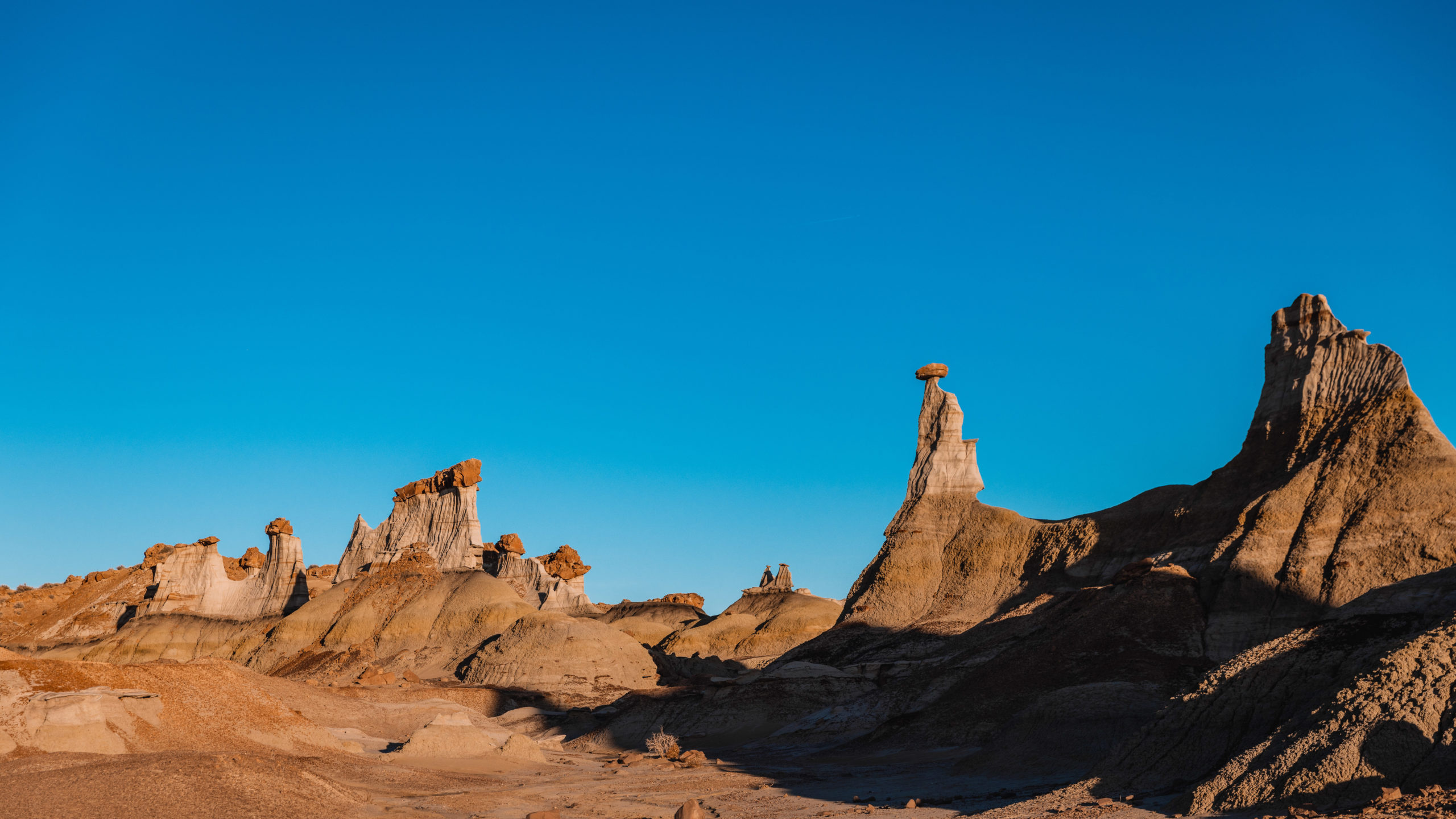 Bisti Badlands, Geological formations, Natural wonders, Stone wing photography, 2560x1440 HD Desktop