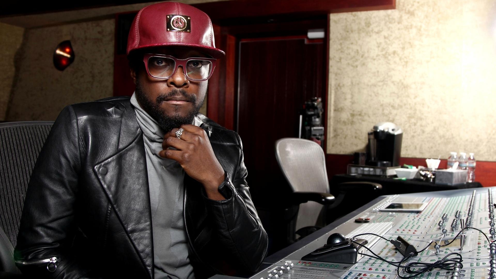 Will. i. am, Innovator in music, High-tech wearables, Apple collaboration, 1920x1080 Full HD Desktop