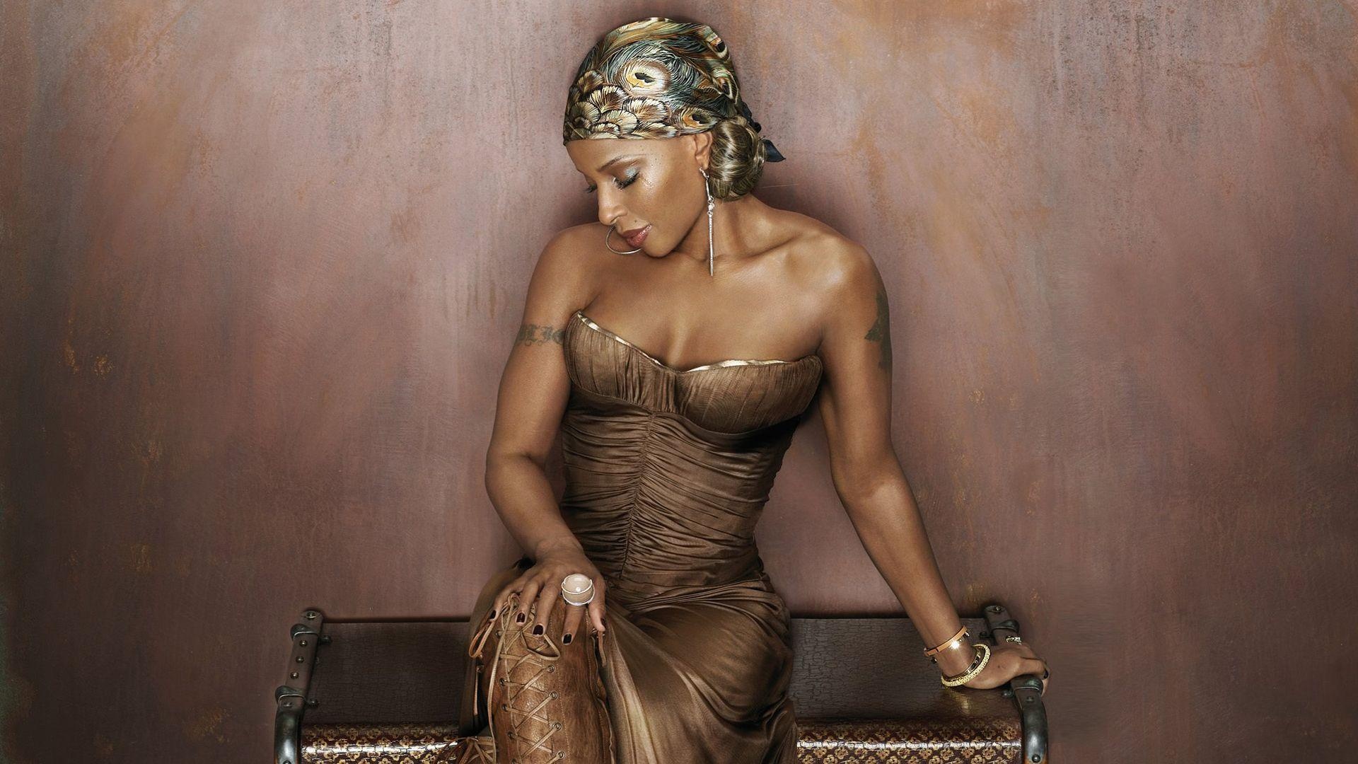 Mary J. Blige, Powerful vocals, Timeless classics, Musical legend, 1920x1080 Full HD Desktop