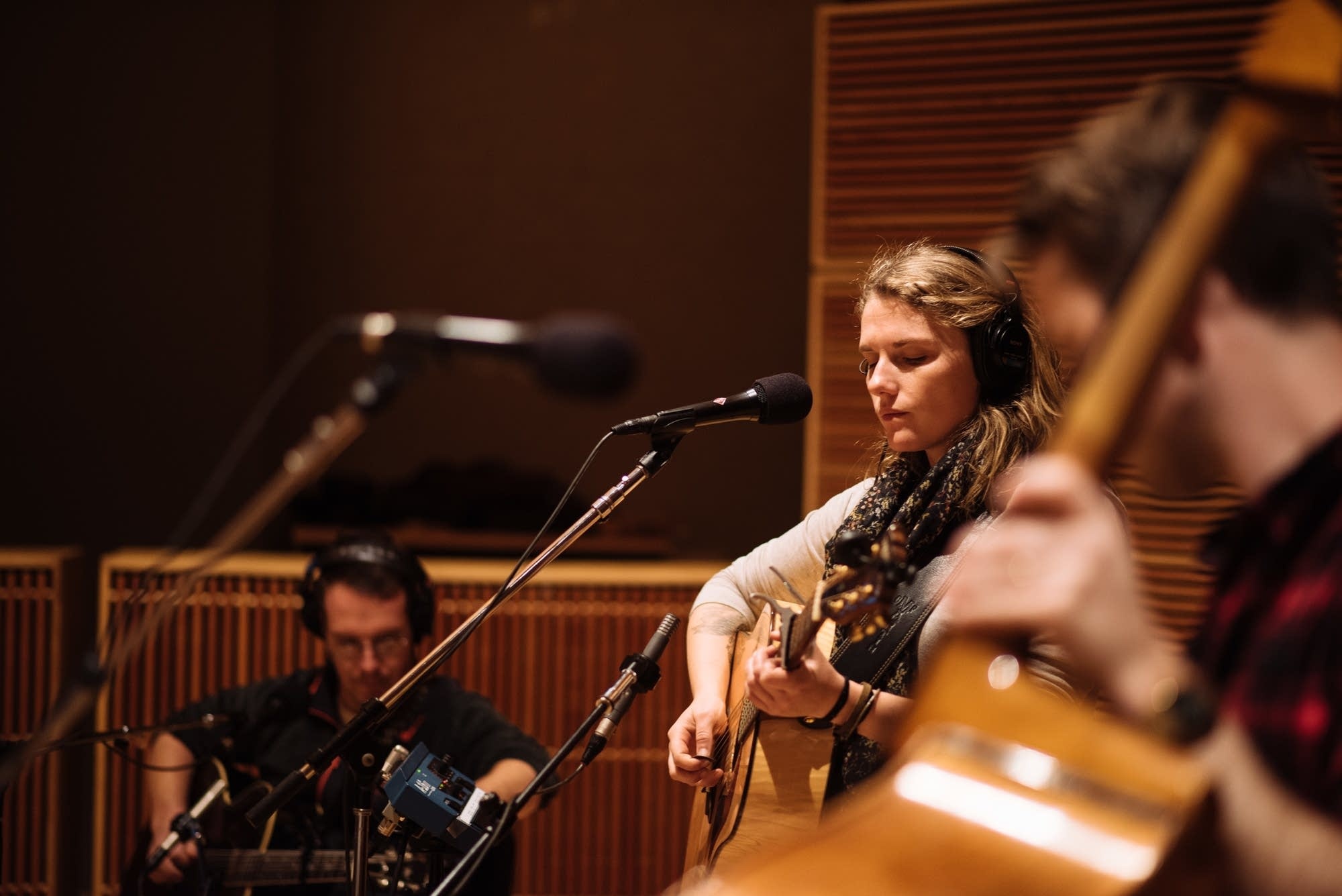 Dead Horses perform in the Radio Heartland studio 2000x1340