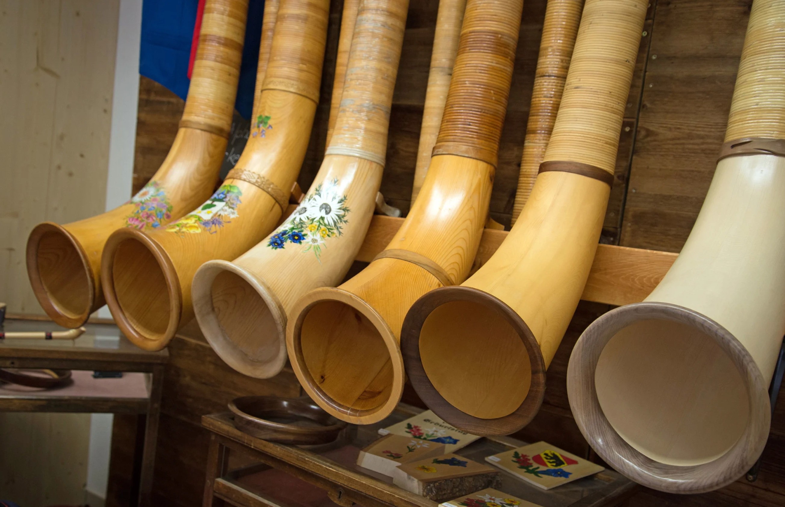 Musikschule oberland ost, Alphorn experience, Swiss customs, Swiss alphorn, 2610x1690 HD Desktop