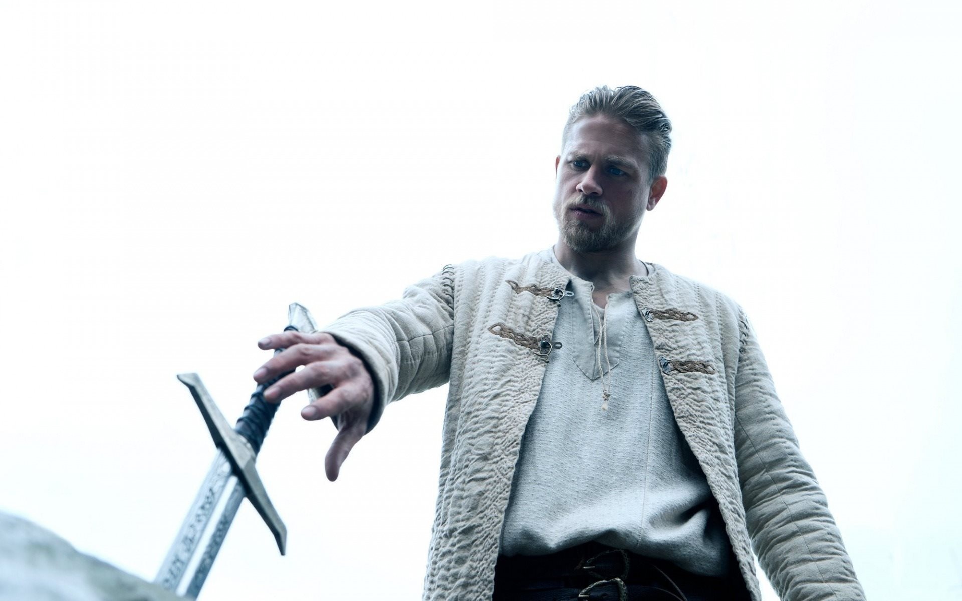 Charlie Hunnam, Movies, King Arthur, Sword, 1920x1200 HD Desktop