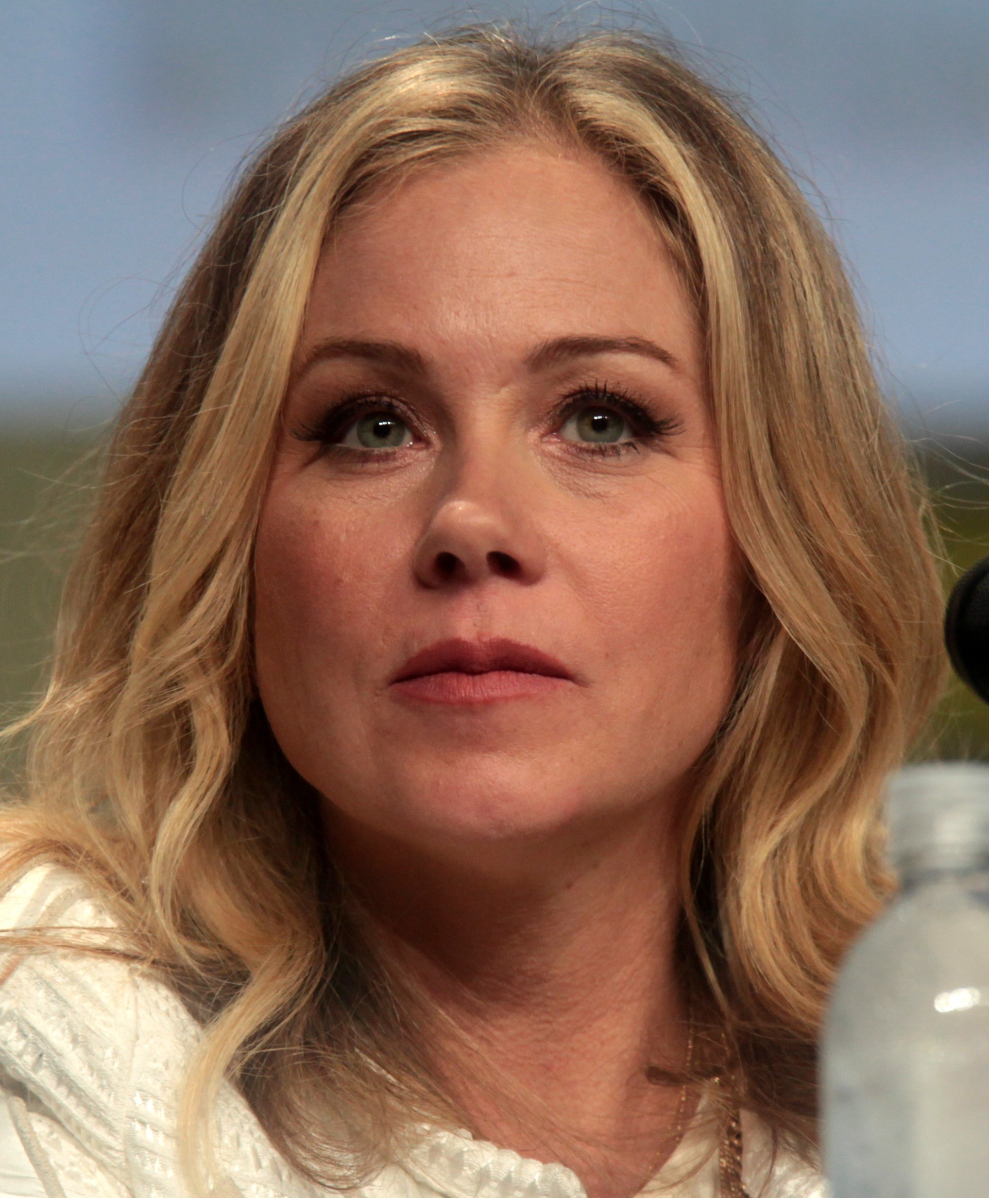 Christina Applegate, Celebrity HQ pictures, 2040x2470 HD Phone