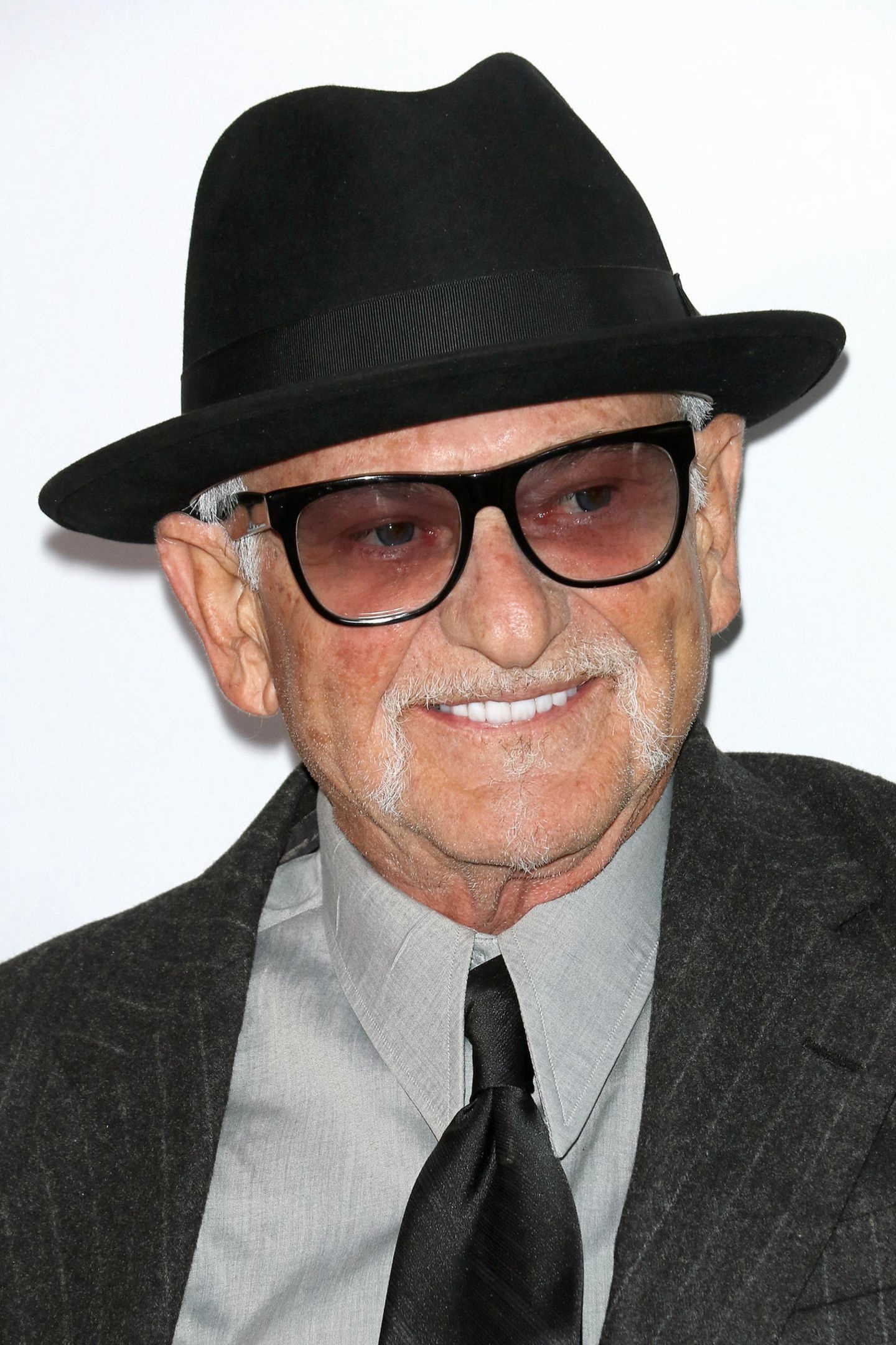 Joe Pesci, Christmas movie stars, Celebrity success, Movie business, 1440x2160 HD Phone