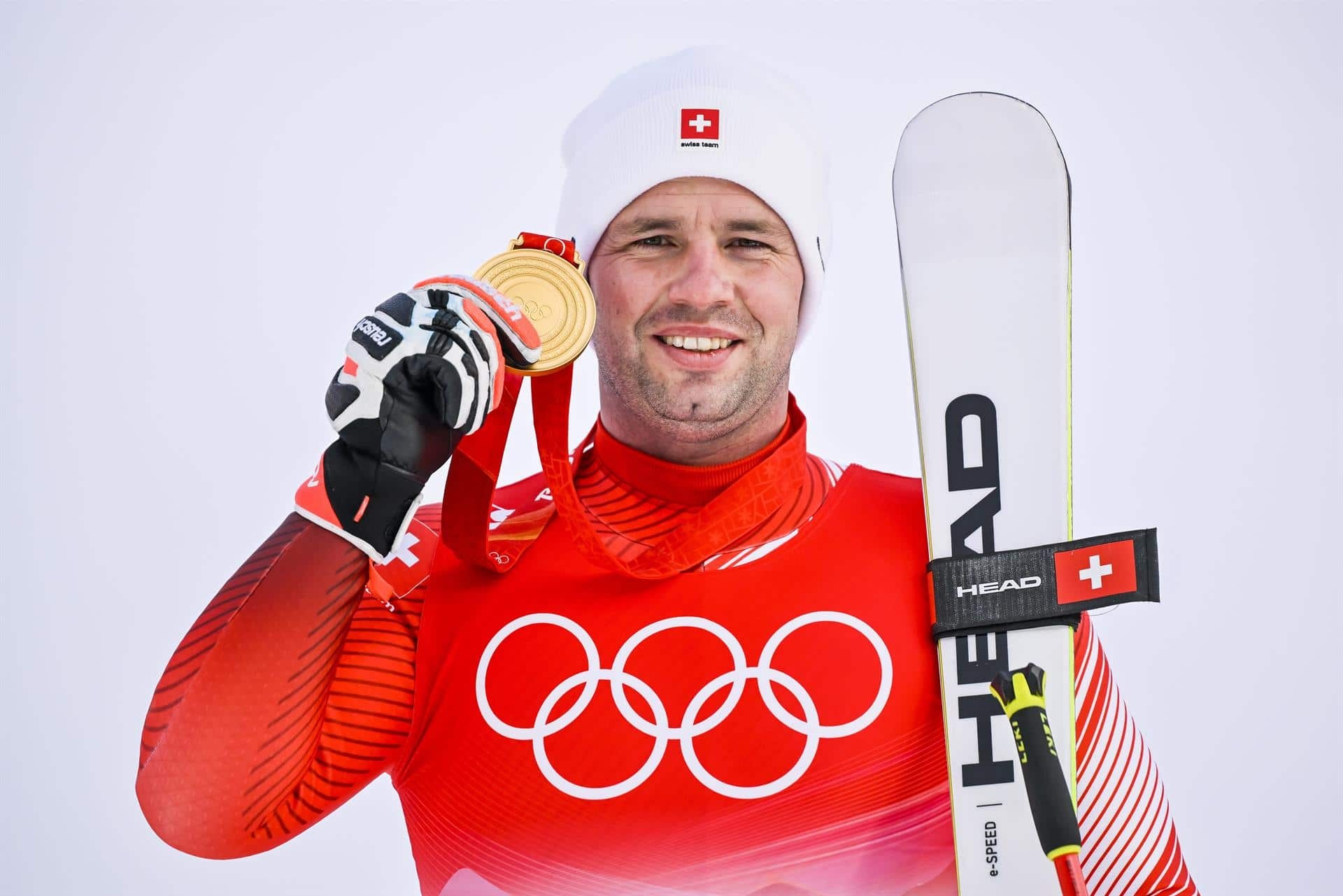 Olympic gold medal, Beat Feuz Wallpaper, 1920x1290 HD Desktop