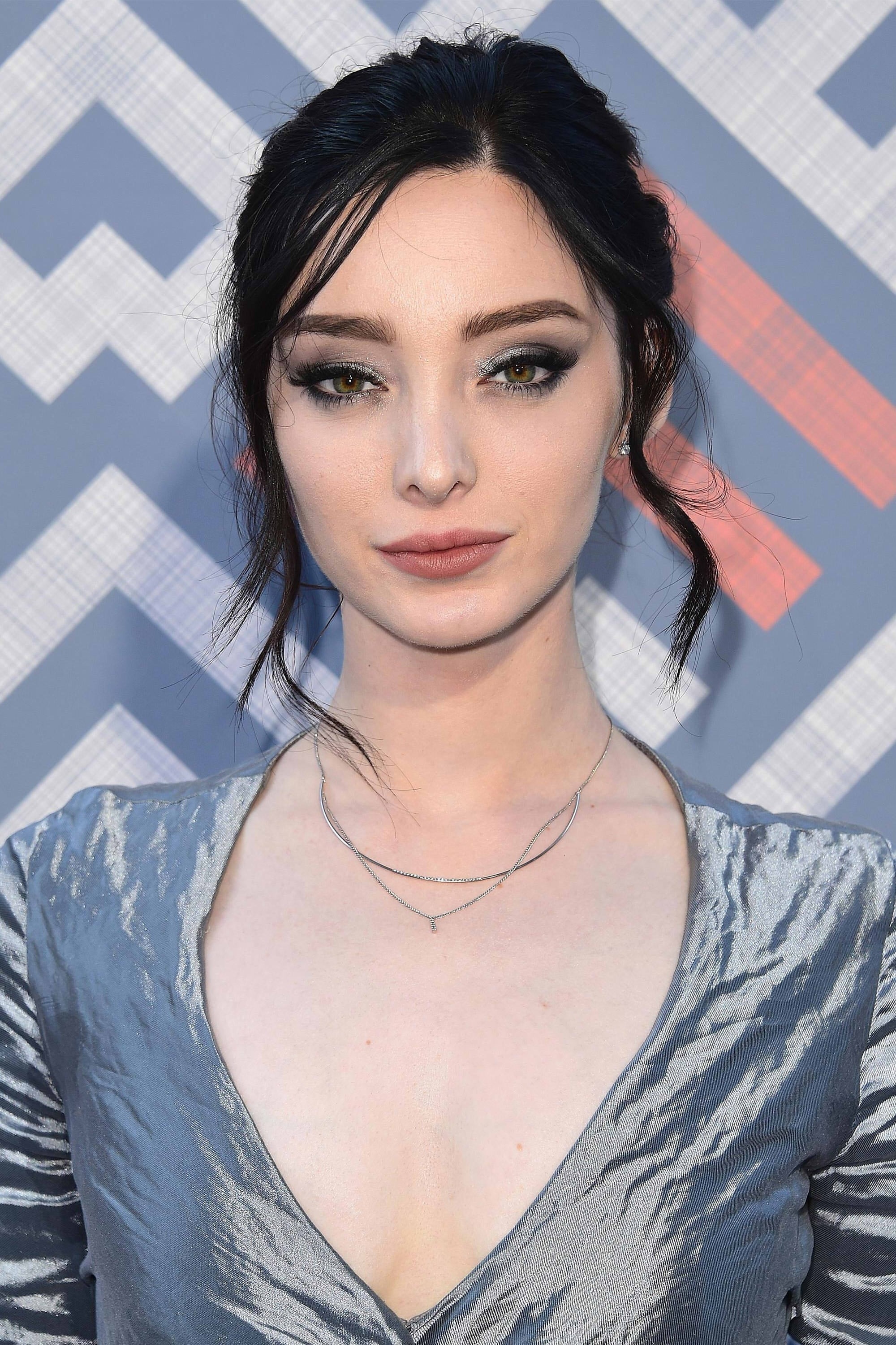 Summer TCA Tour 2017, Emma Dumont Wallpaper, 2000x3000 HD Phone