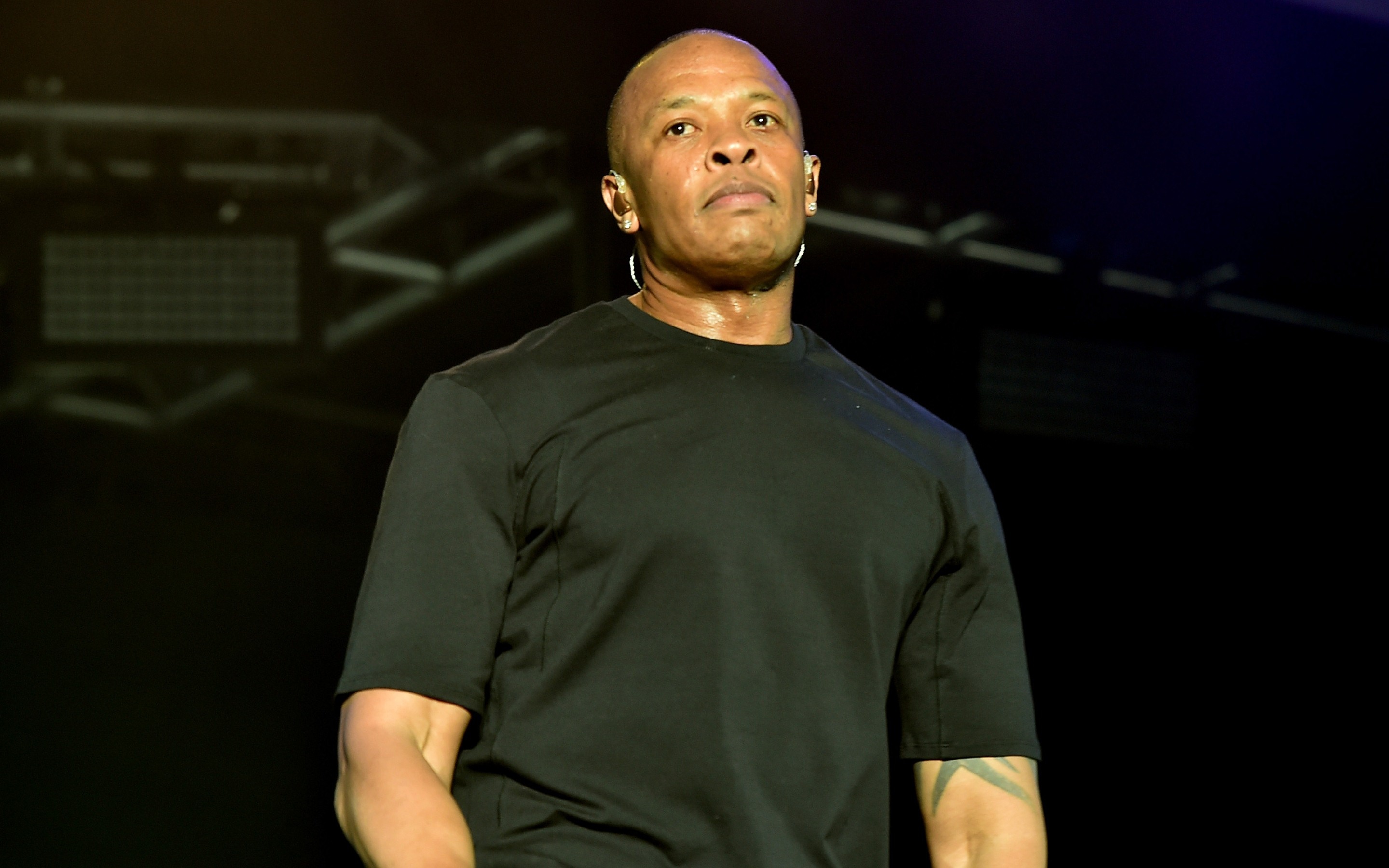 Dr. Dre, Iconic wallpaper, Posted by Michelle Peltier, Sleek design, 2880x1800 HD Desktop