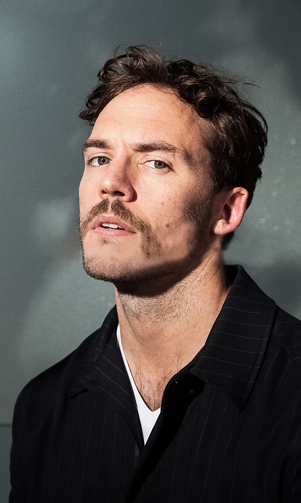 Sam Claflin, Dedicated fans, Fanbase support, Celebrity fandom, 1150x1920 HD Phone