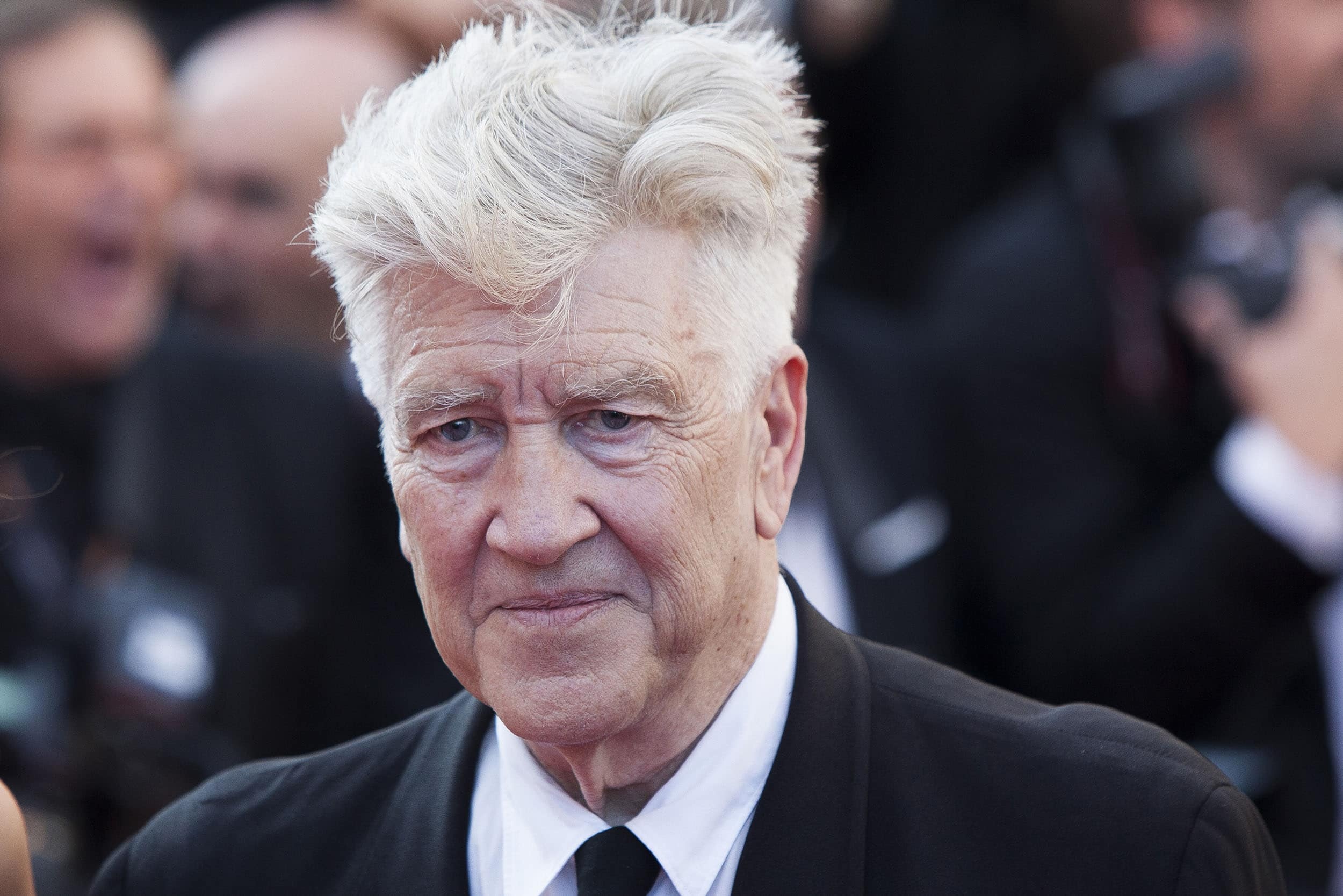 David Lynch, Help, Healthcare workers, Pandemic, 2500x1670 HD Desktop