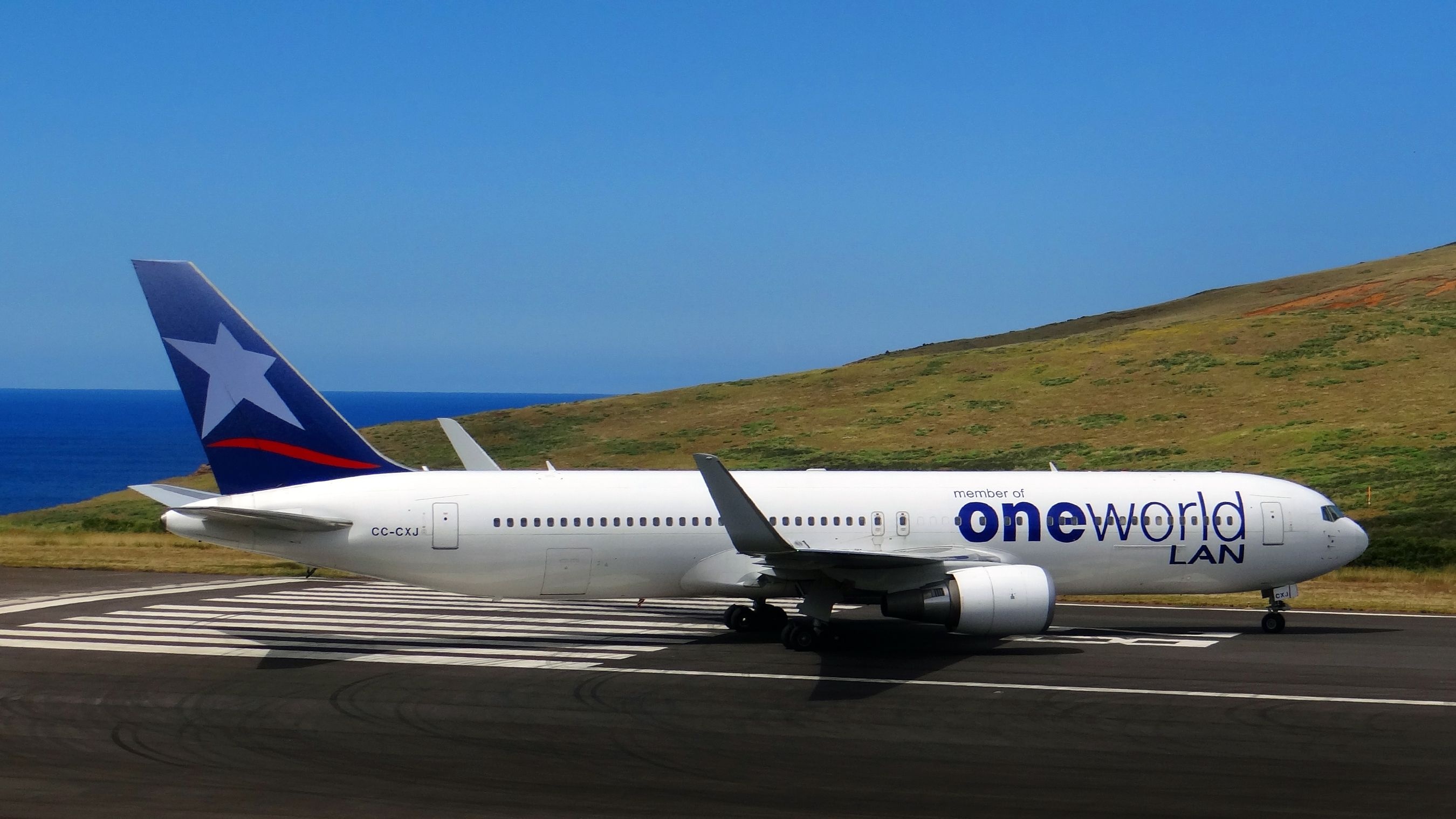 LAN Airlines, Boeing 767-300, Mataveri Airport, 2700x1520 HD Desktop