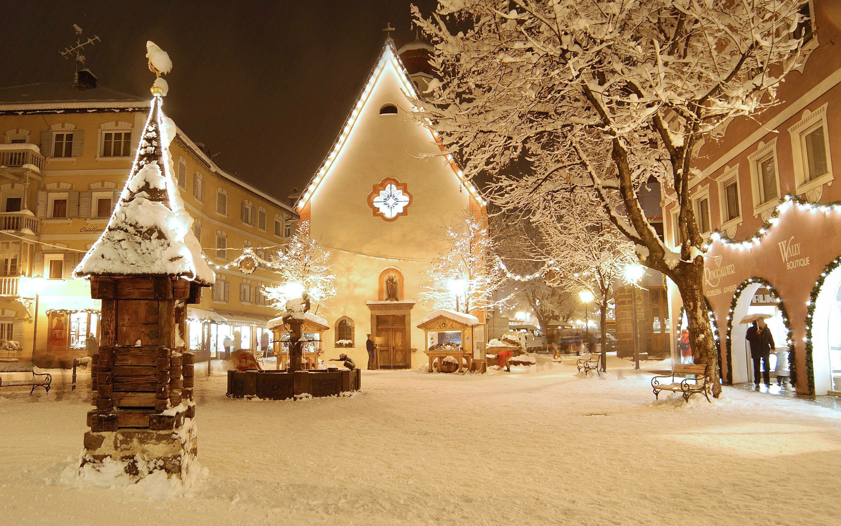 Ortisei, Christmas Village Wallpaper, 2880x1800 HD Desktop