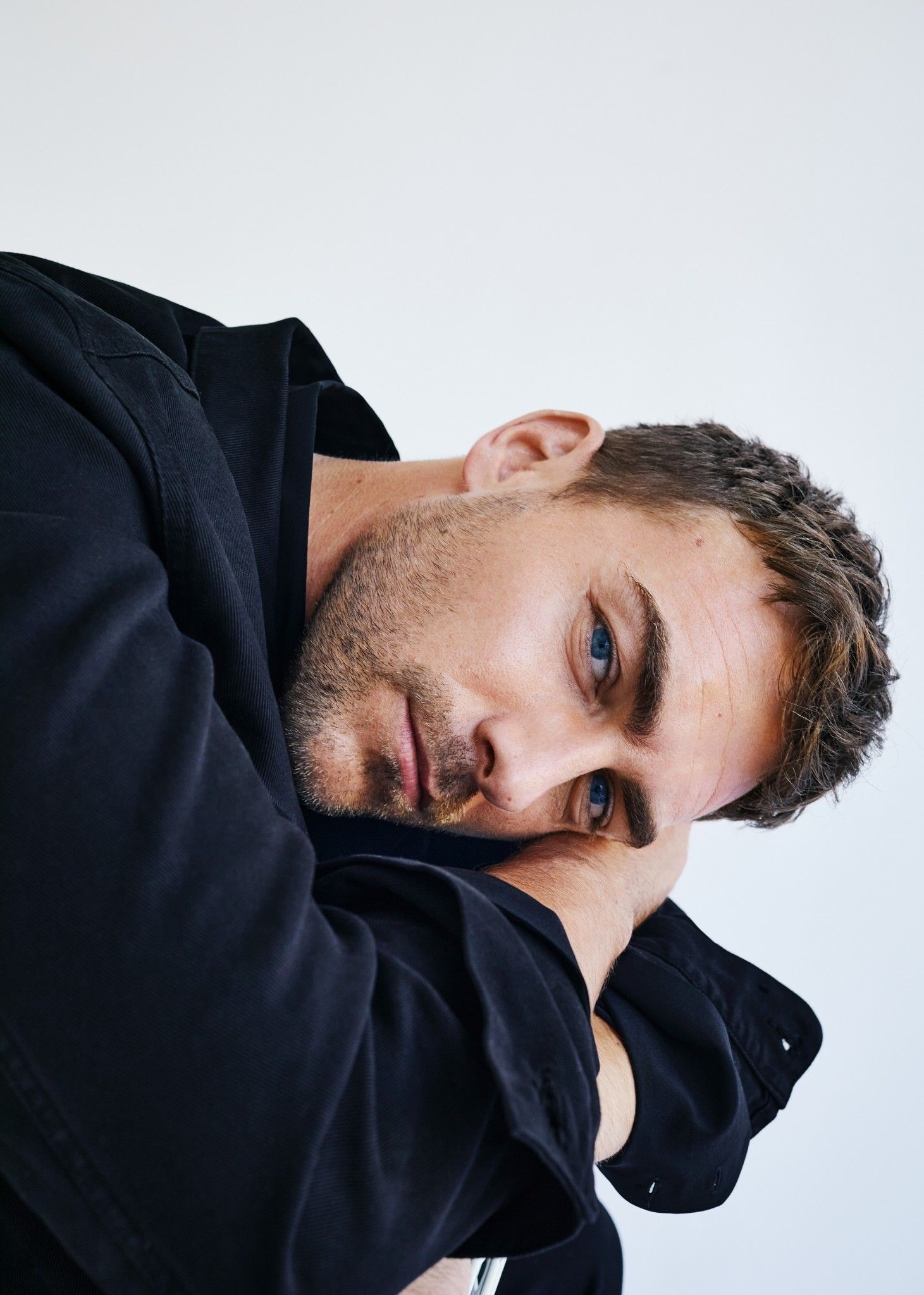 Tom Austen, Glass interviews, British actor, The Glass Magazine, 1470x2050 HD Phone