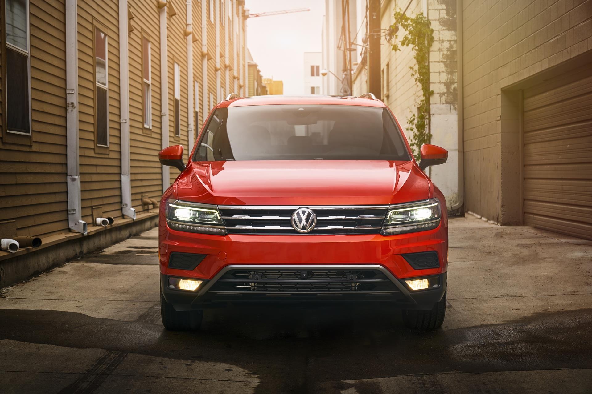 Volkswagen Tiguan, Versatile SUV, Spacious interior, Advanced safety features, 1920x1280 HD Desktop