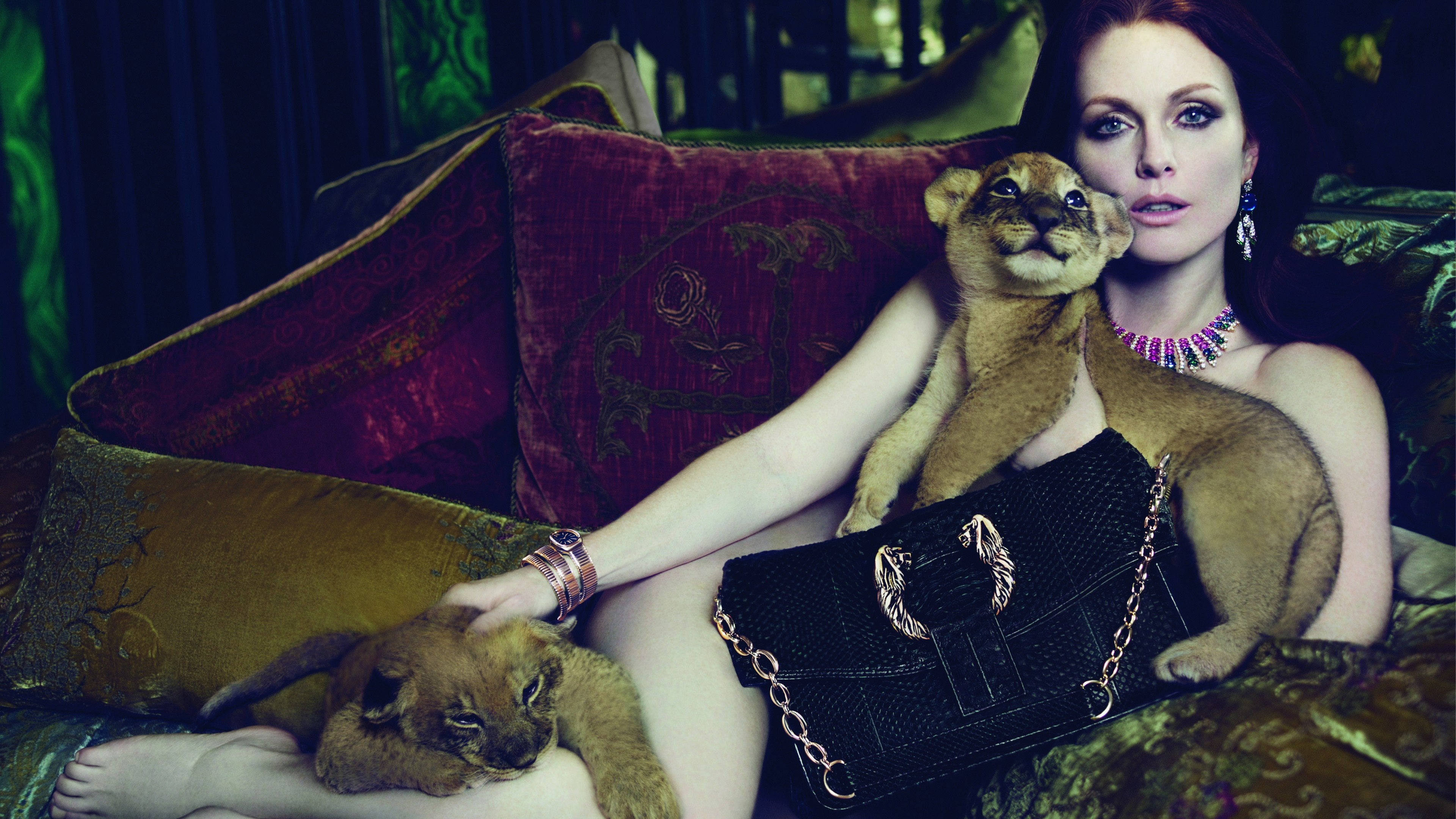 Julianne Moore, Red hair, Lion cub, Celebrity, 3840x2160 4K Desktop