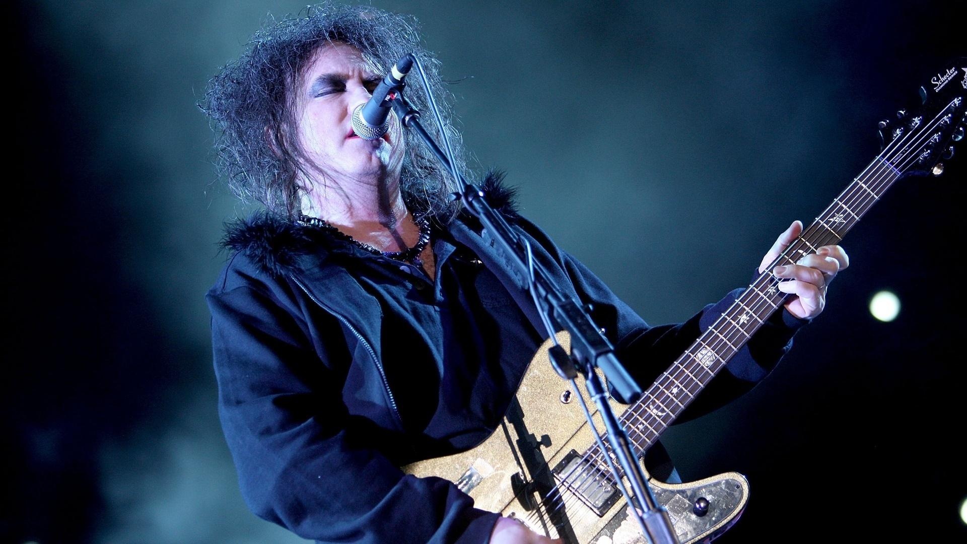 Robert Smith, Iconic musician, The Cure frontman, Musical genius, 1920x1080 Full HD Desktop