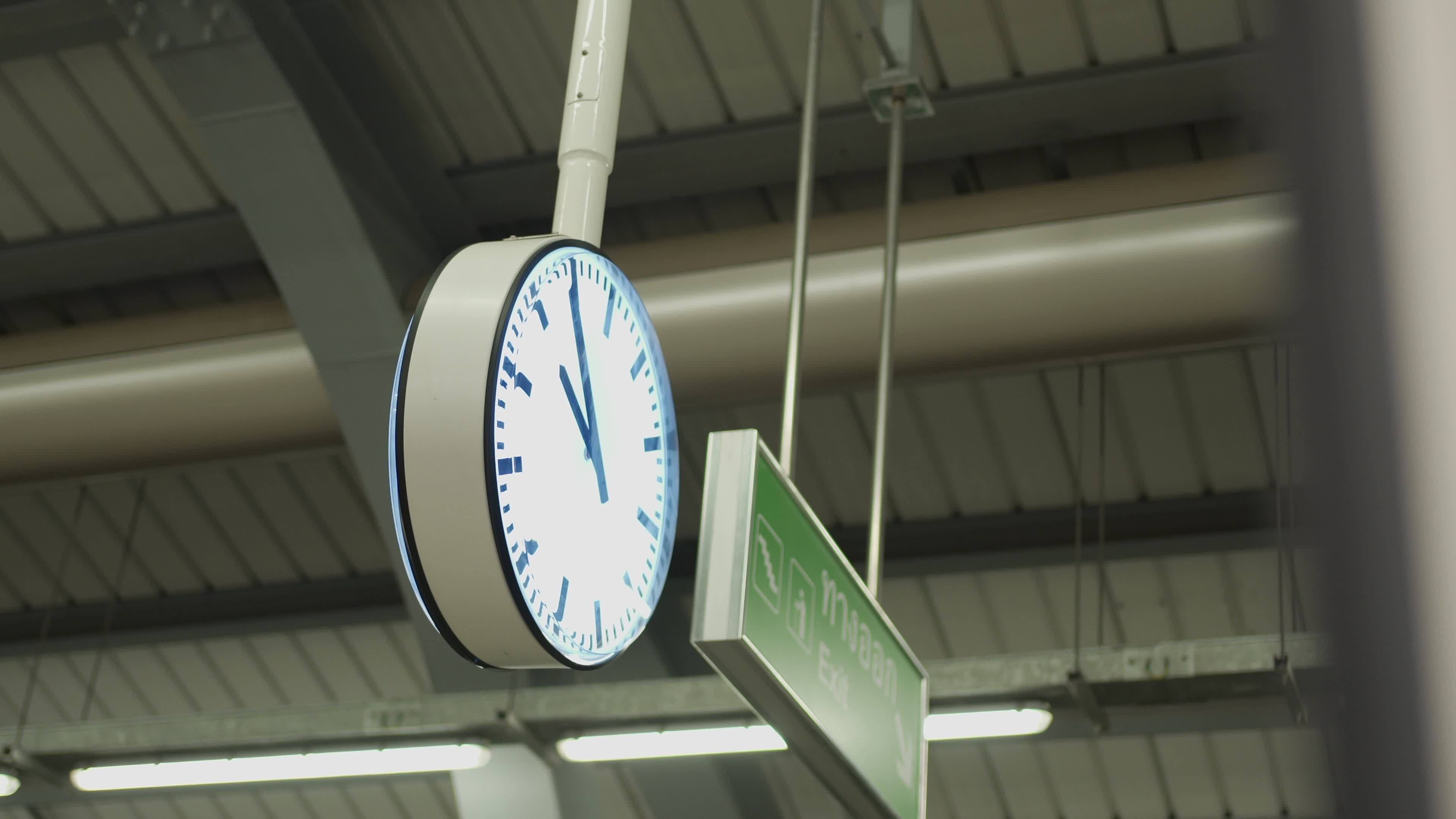 Public train station, Clock Wallpaper, 3840x2160 4K Desktop