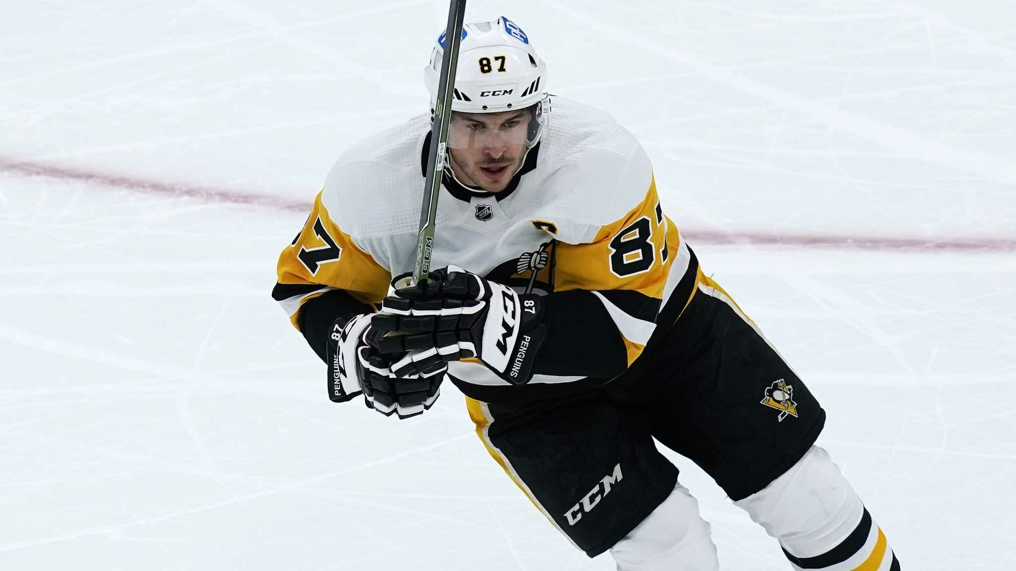 Sidney Crosby, Goal-scoring prowess, Penguins victory, Winning performance, 2050x1160 HD Desktop