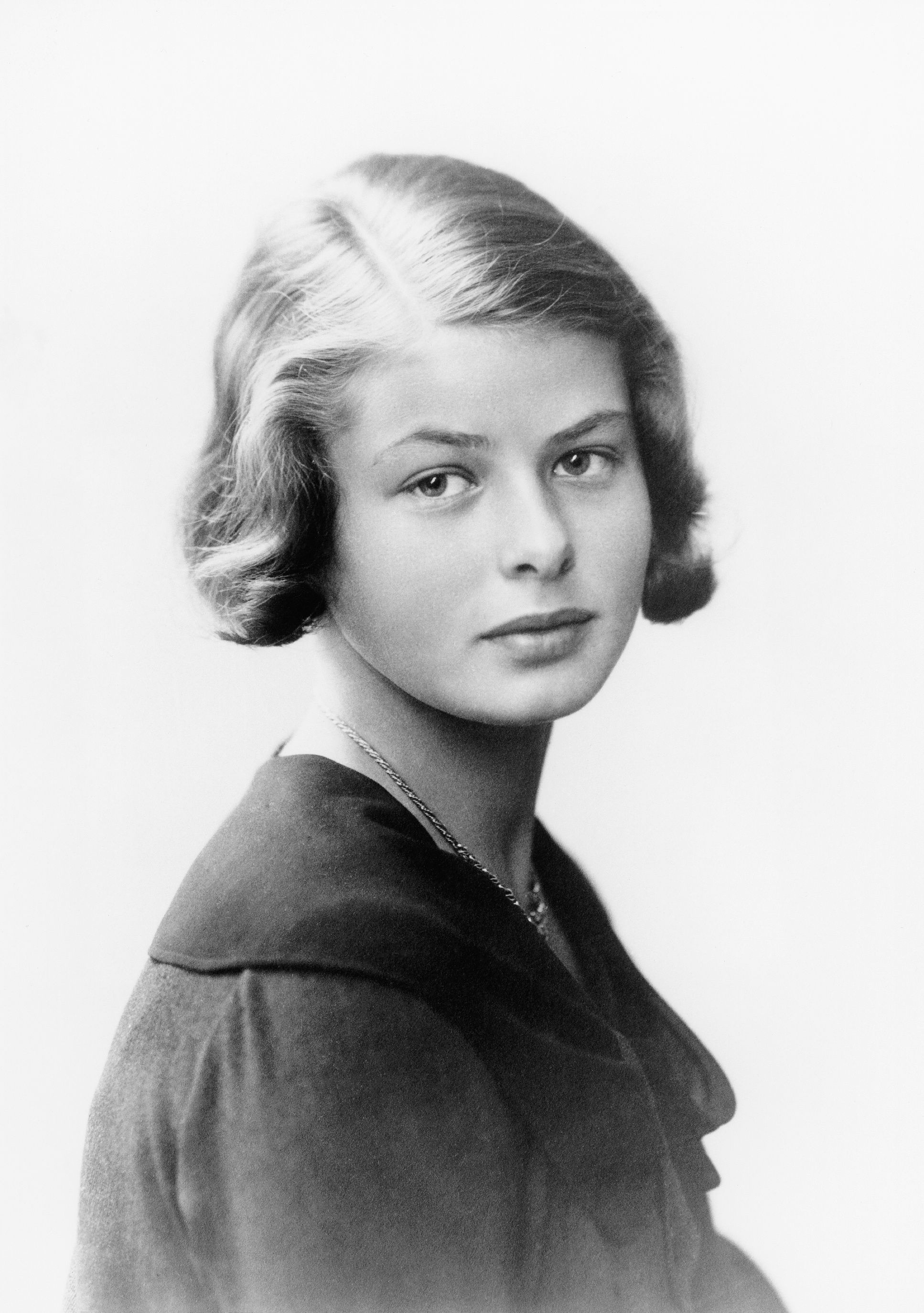 Ingrid Bergman Wallpaper posted by John Sellers 1940x2750