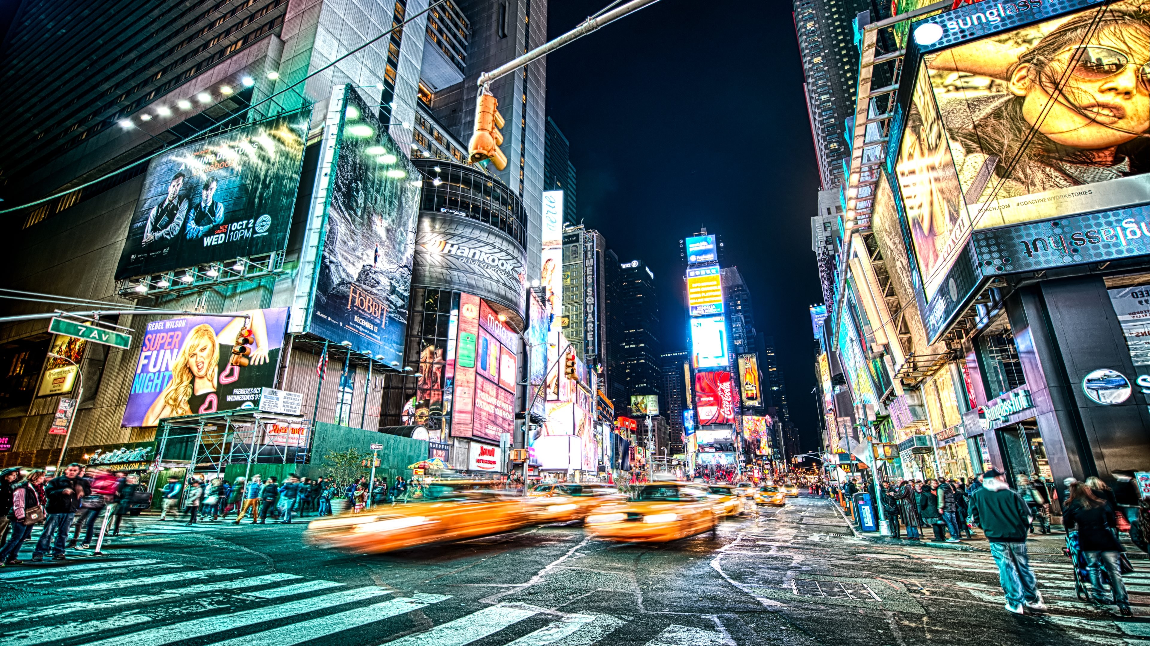 Captivating cityscape, Iconic crossing, Urban life, Modern metropolis, 3840x2160 4K Desktop