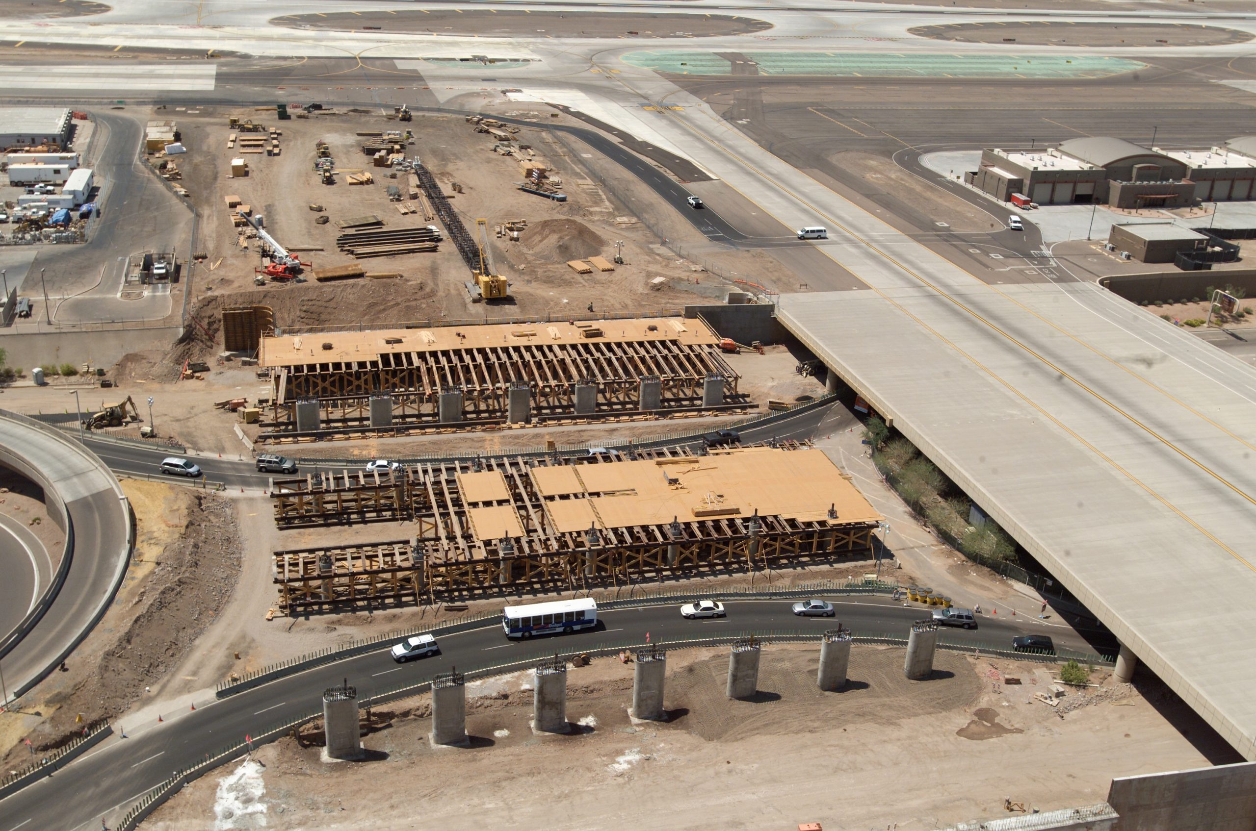 Sky Harbor International Airport, Taxiway S reconstruction, Bridge, Kiewit corporation, 2560x1700 HD Desktop