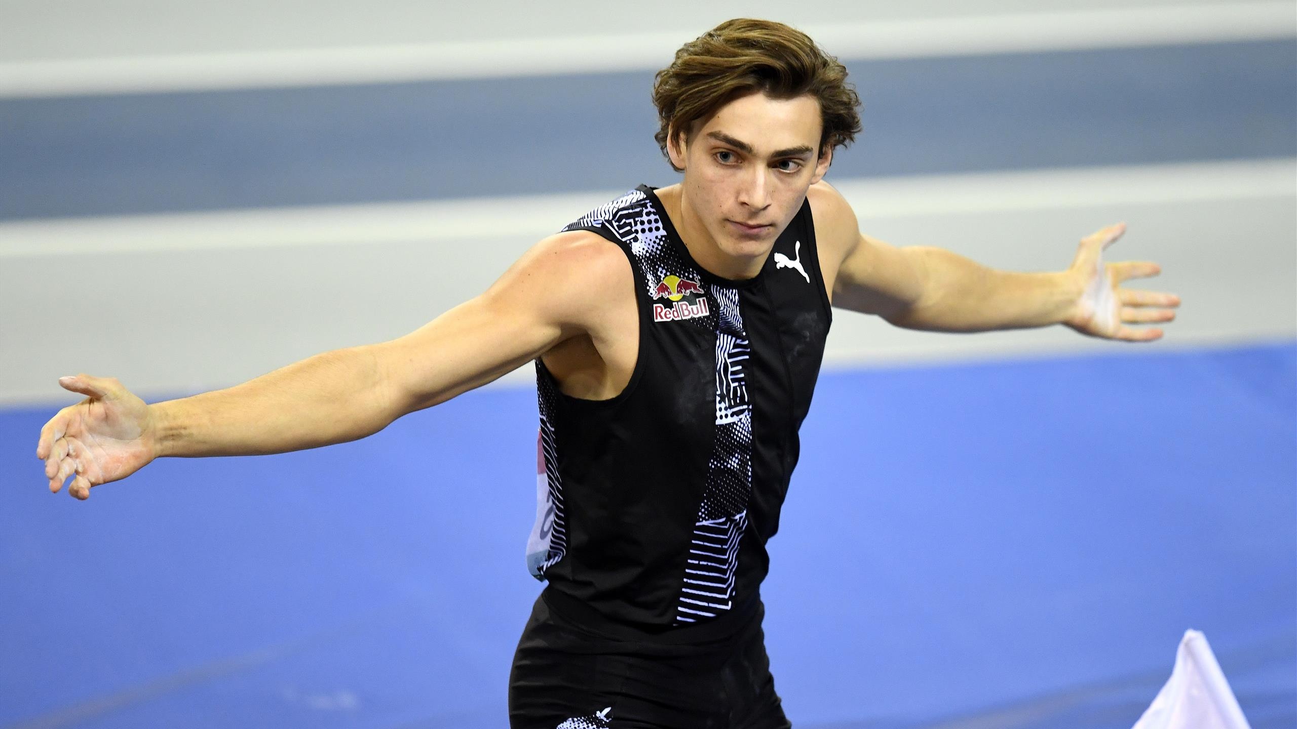 Armand Duplantis, Vertical leap, Pole vault sensation, Track and field, 2560x1440 HD Desktop