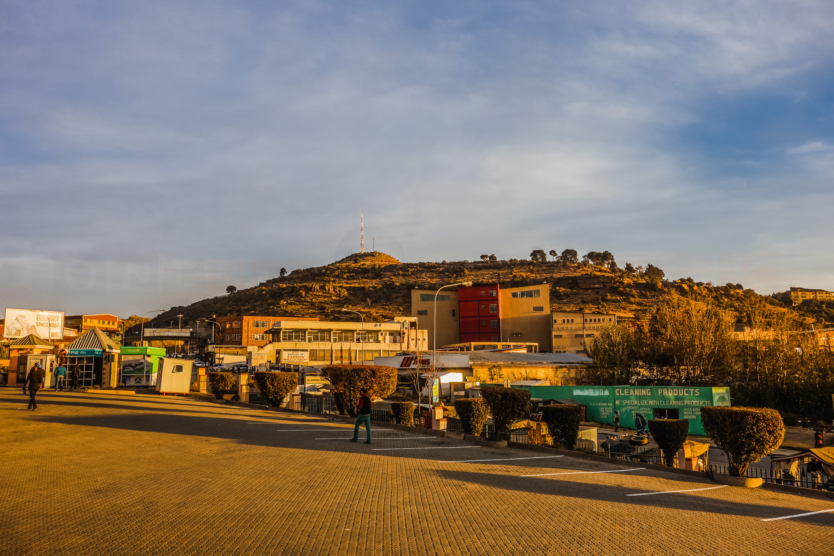 Maseru, Lesotho, One man wolf pack, Pictures, 2900x1940 HD Desktop